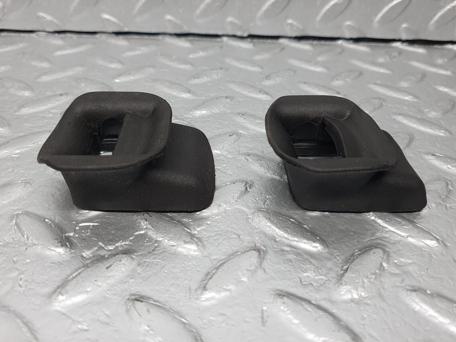 41876 Mercedes-Benz W202 C200 Rear Door Check Strap Rubber Seal 2x 2027372430