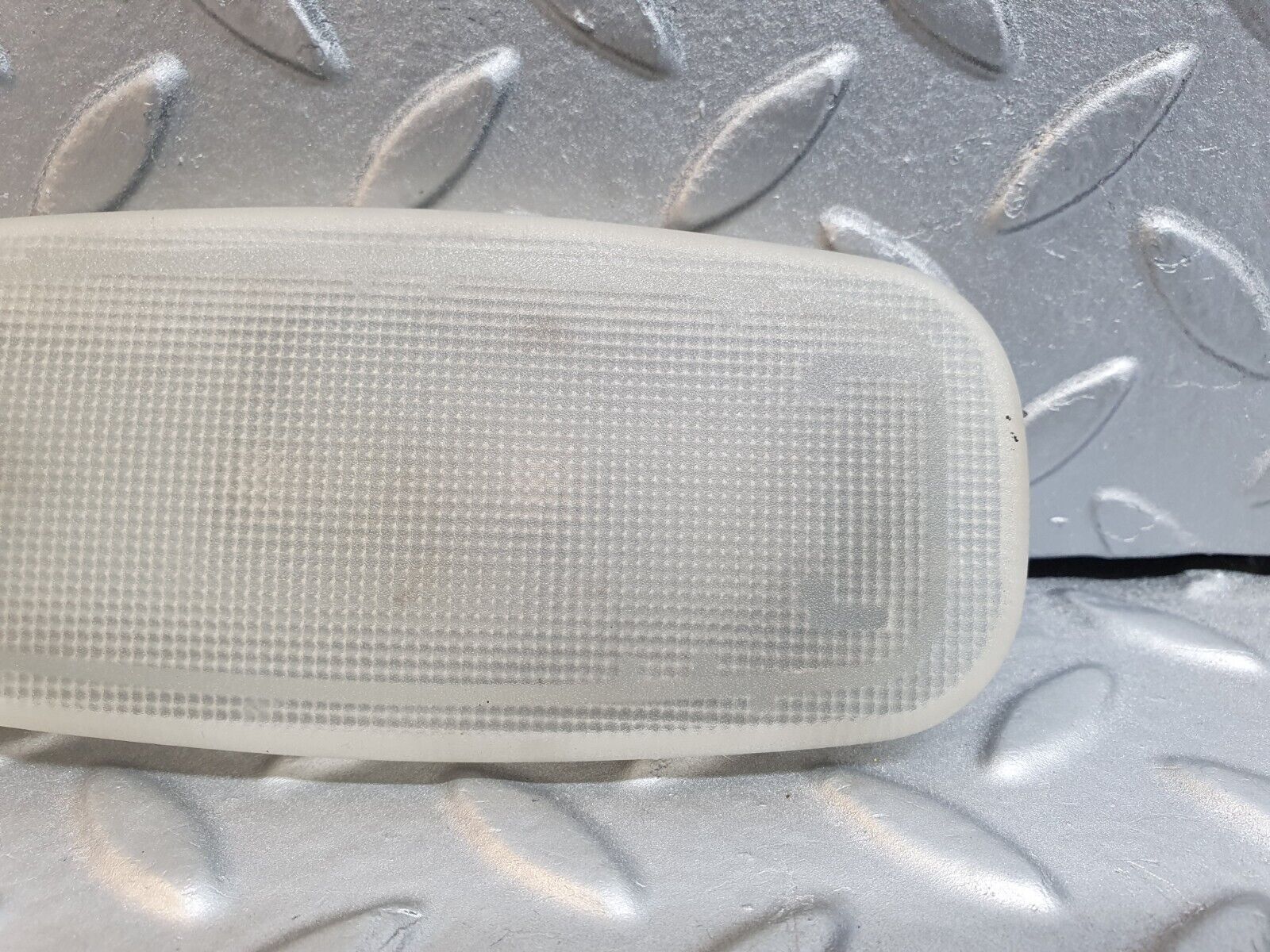 41983 Mercedes-Benz W202 C200 Interior Dome Light Hella 2028200101