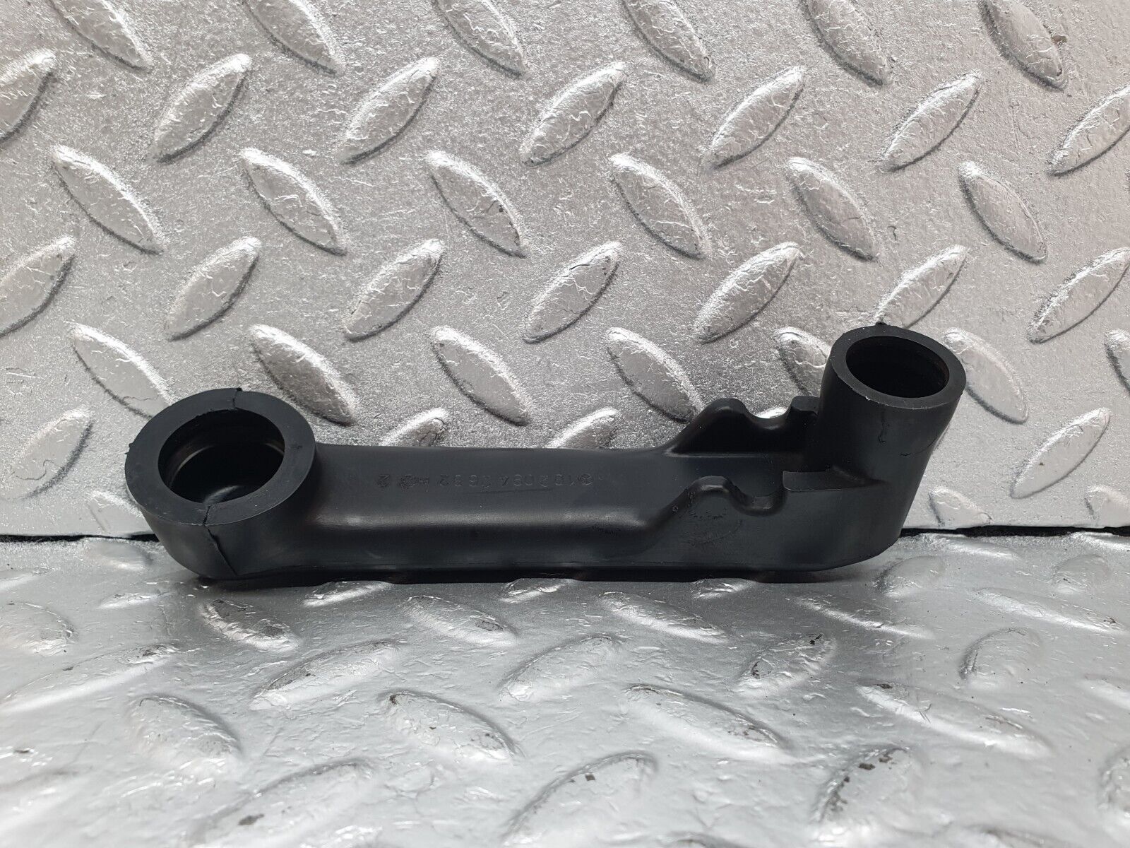 43998 Mercedes-Benz C123 230CE Coupe Crankcase Breather Pipe 1020942682