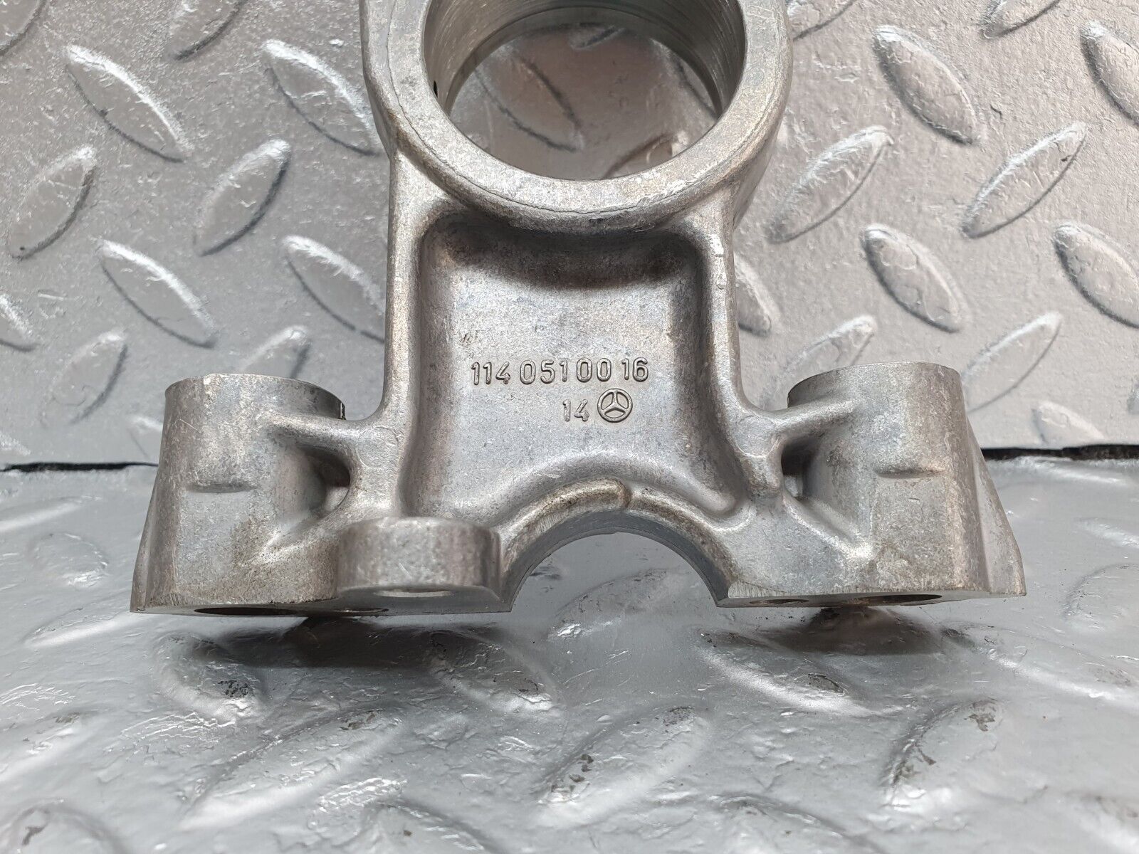 43271 Mercedes-Benz W108 280SE Camshaft Tower Bearing 1140510016