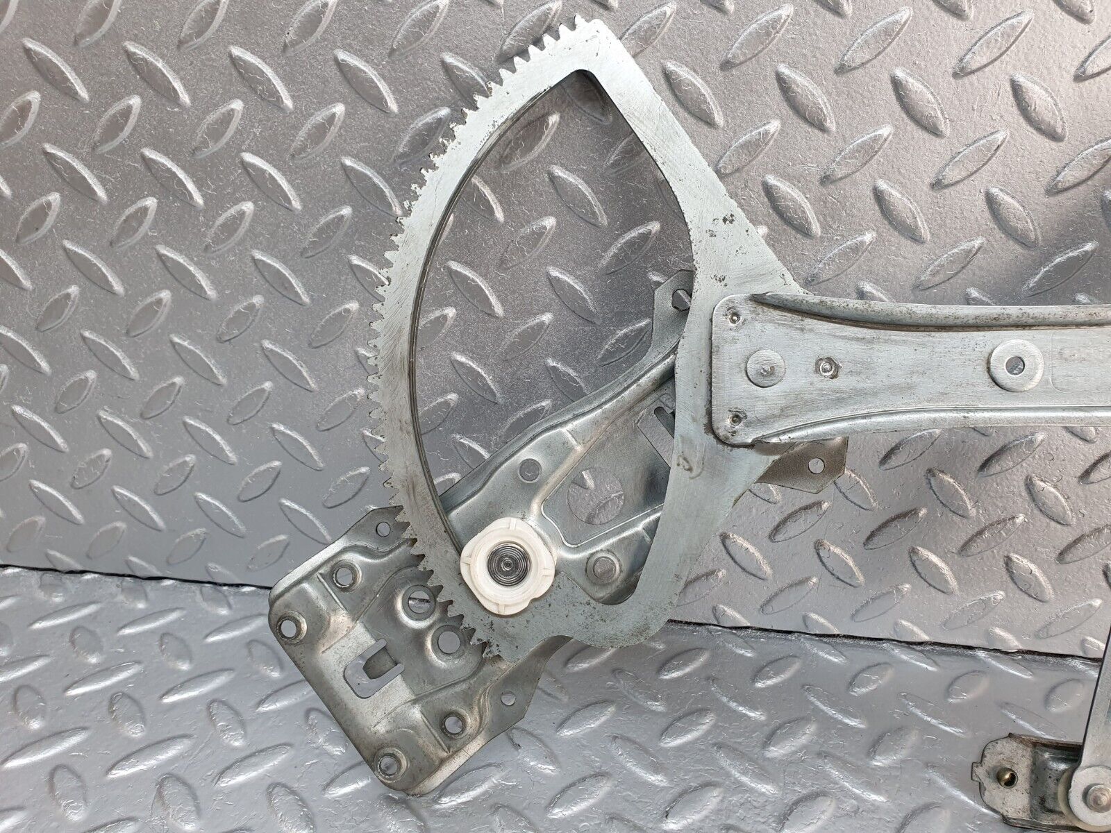 41938 Mercedes-Benz W202 C200 Front Left Power Window Regulator