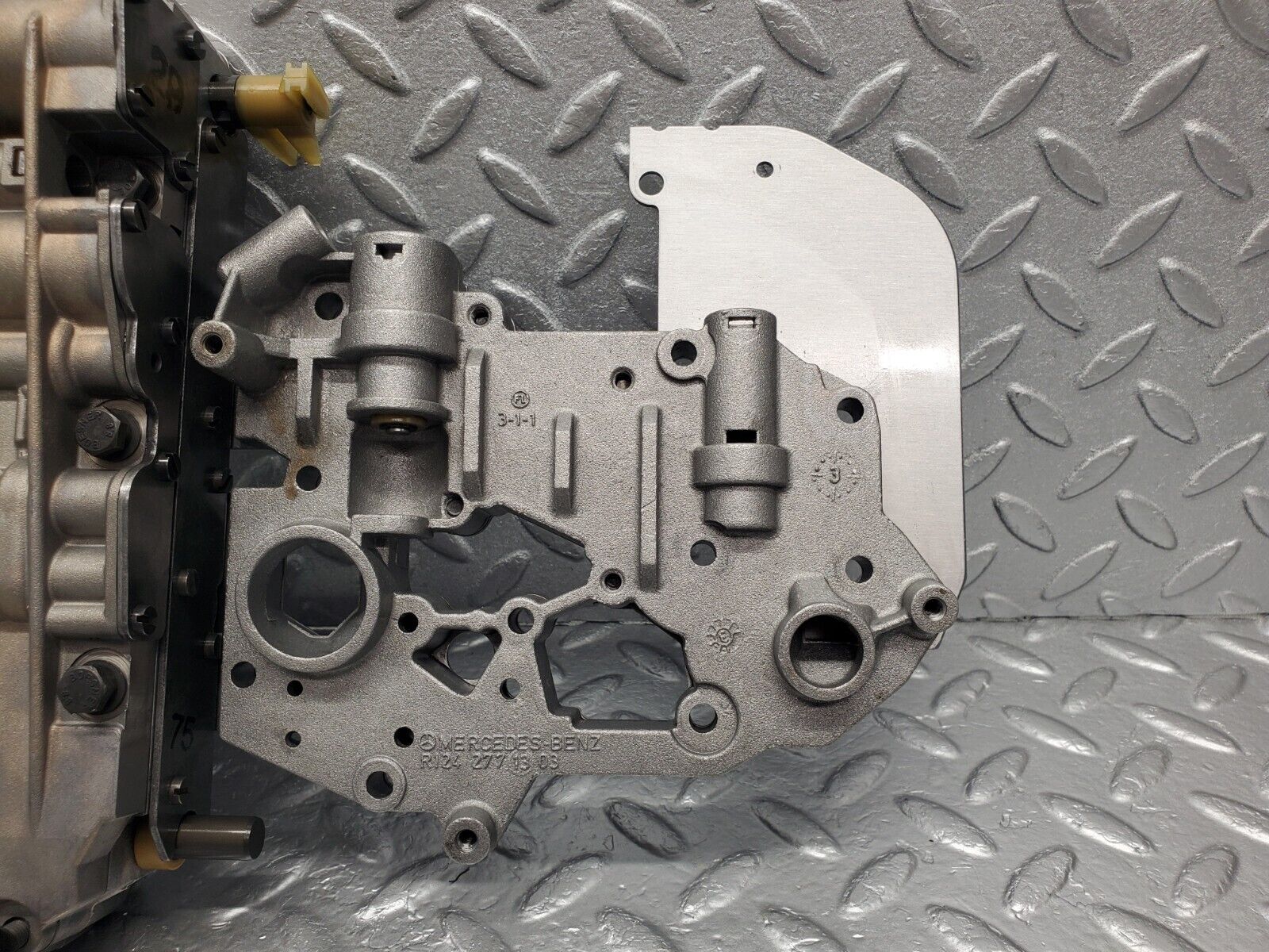 46313 Mercedes-Benz W124 280E Automatic Gearbox Valve Body 722.433 1242770601 1242771303