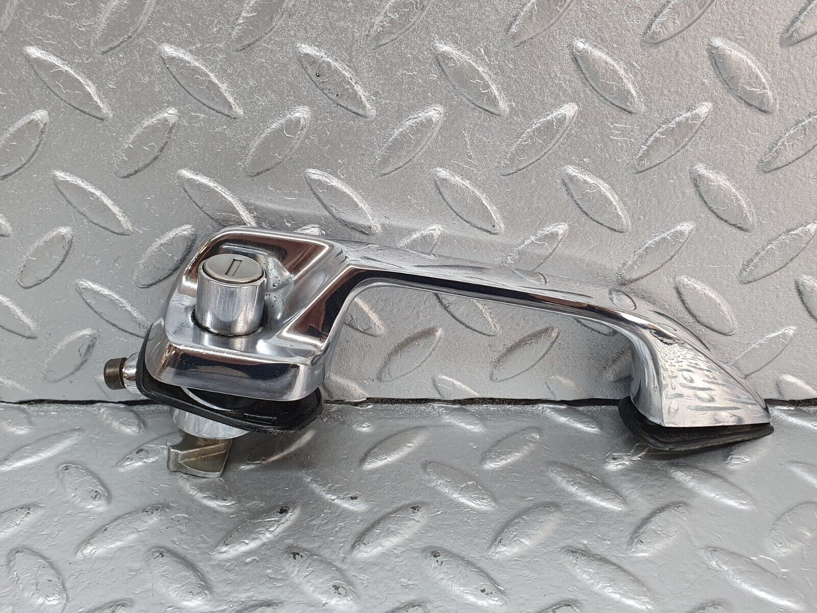 43159 Mercedes-Benz W108 280SE Front Right Door Exterior Handle No Key 1087661005 1087661205 1087661401