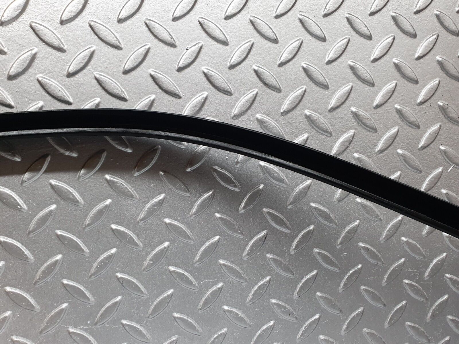 42085 Mercedes-Benz W202 C200 Front Right Door Window Frame Cover 2027250271