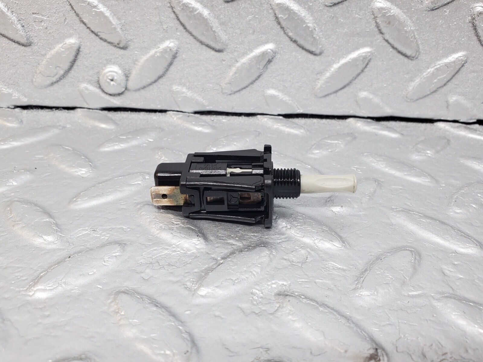 44653 Mercedes-Benz W124 220E Door Contact Switch 2018202110