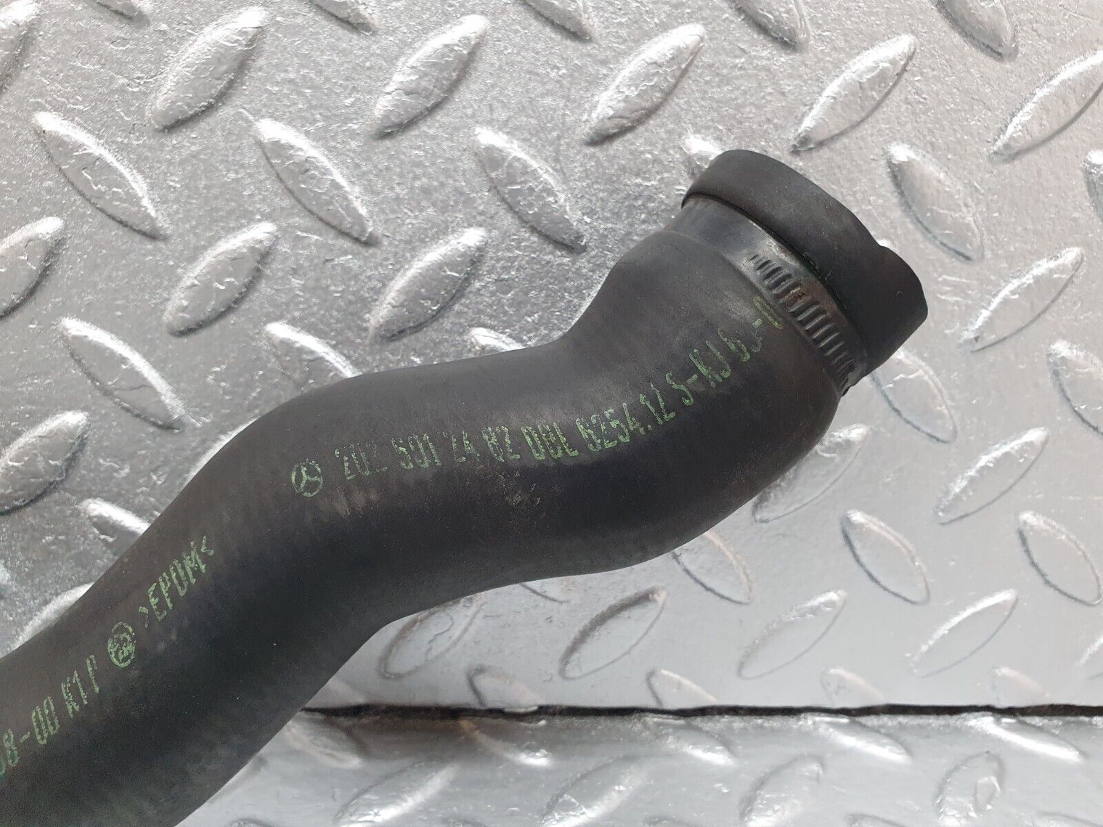 42070 Mercedes-Benz W202 C200 Upper Radiator Hose Pipe 2025012482