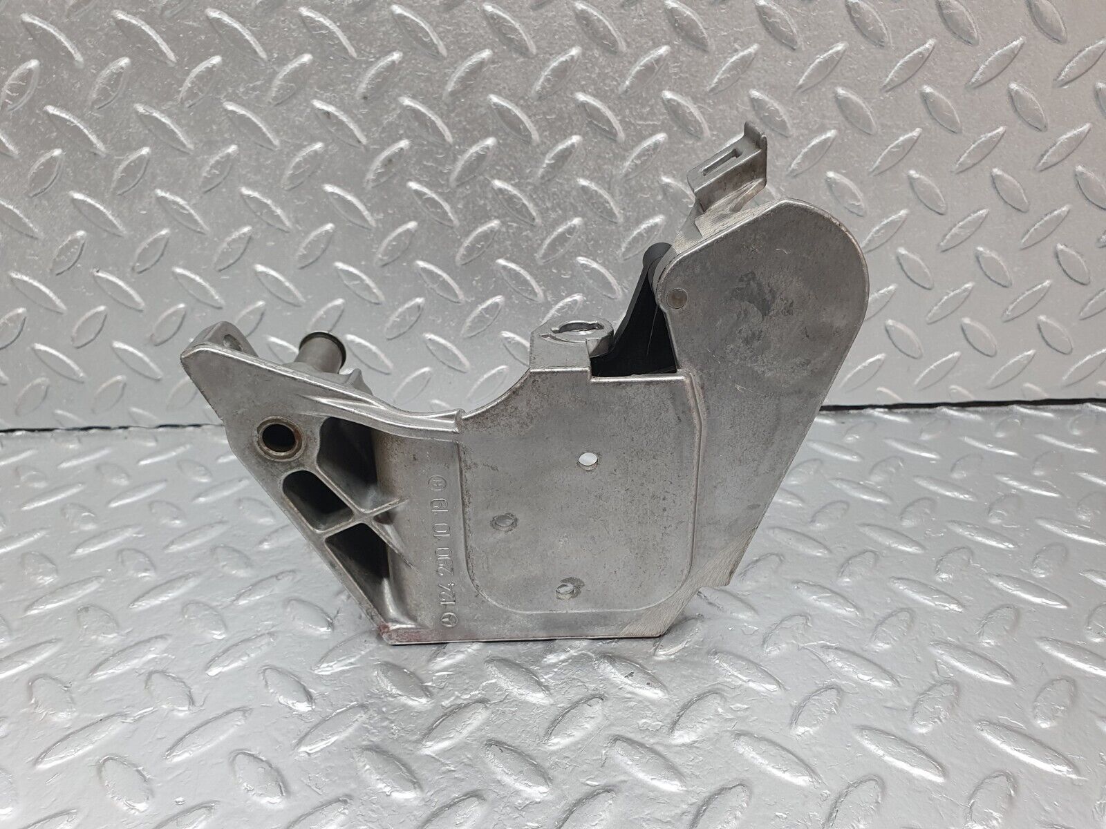 42200 Mercedes-Benz R129 320SL Coupe Brake Pedal Bracket 1242901019 1402921031