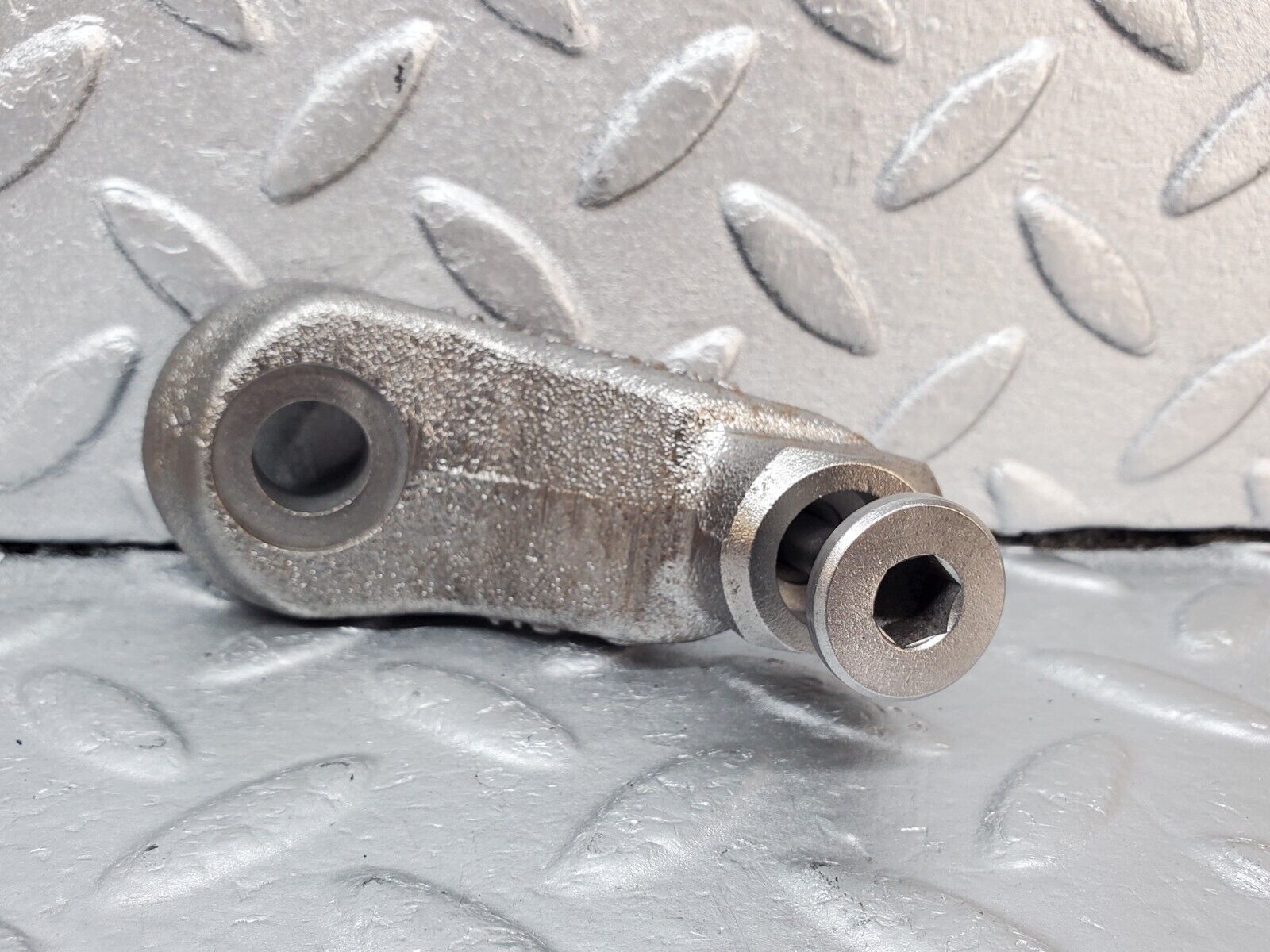 45940 Mercedes-Benz W126 420SE Belt Tensioner Pulley Bracket 1171320140