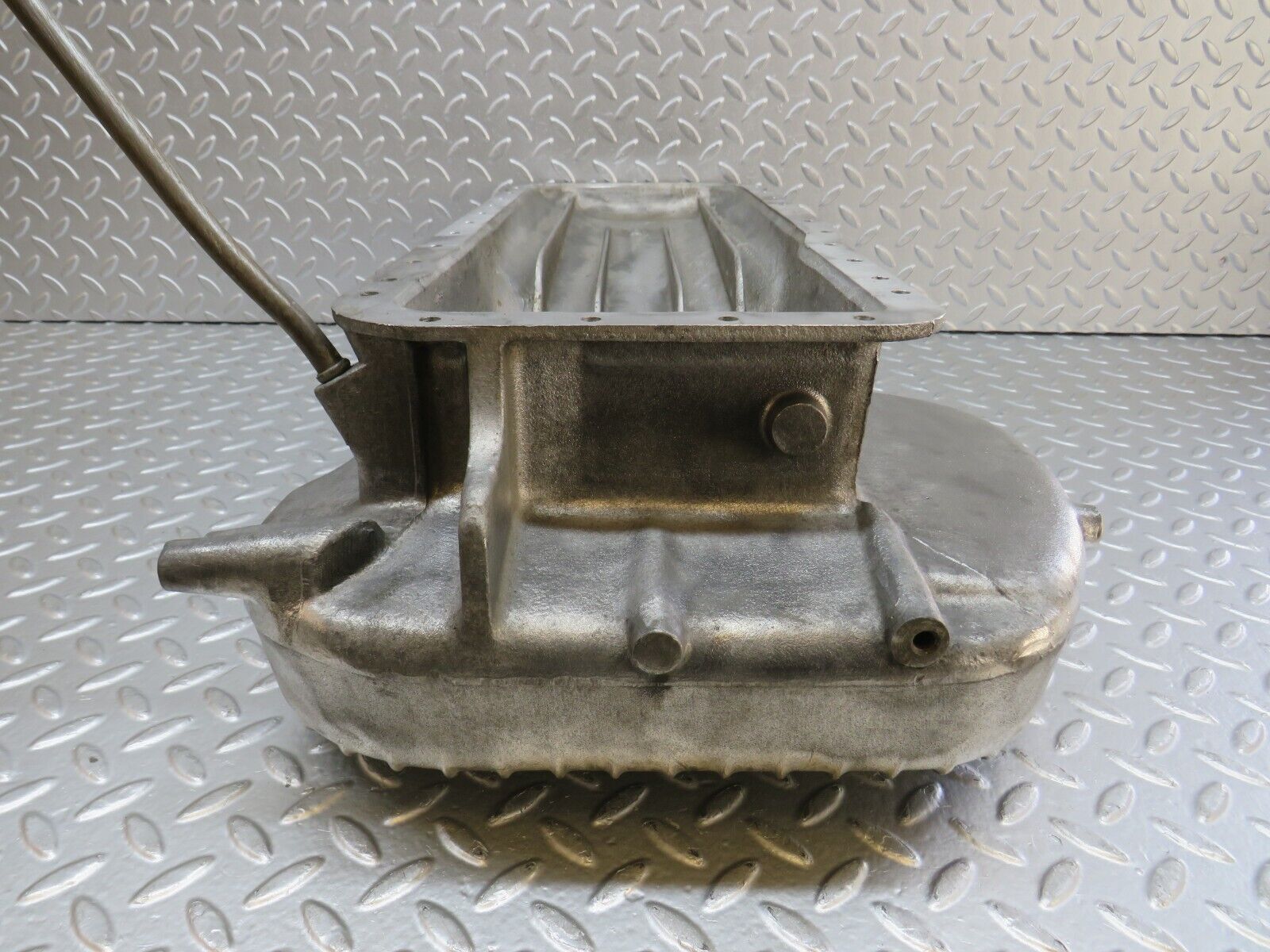 32845 Mercedes-Benz C107 R107 350 V8 Oil Pan Oil Sump 1160102913