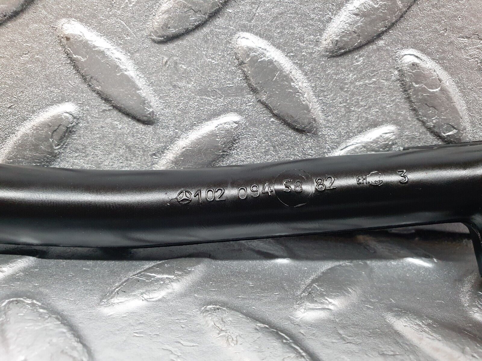 43958 Mercedes-Benz C123 230CE Coupe Air Intake Pipe 1020945882