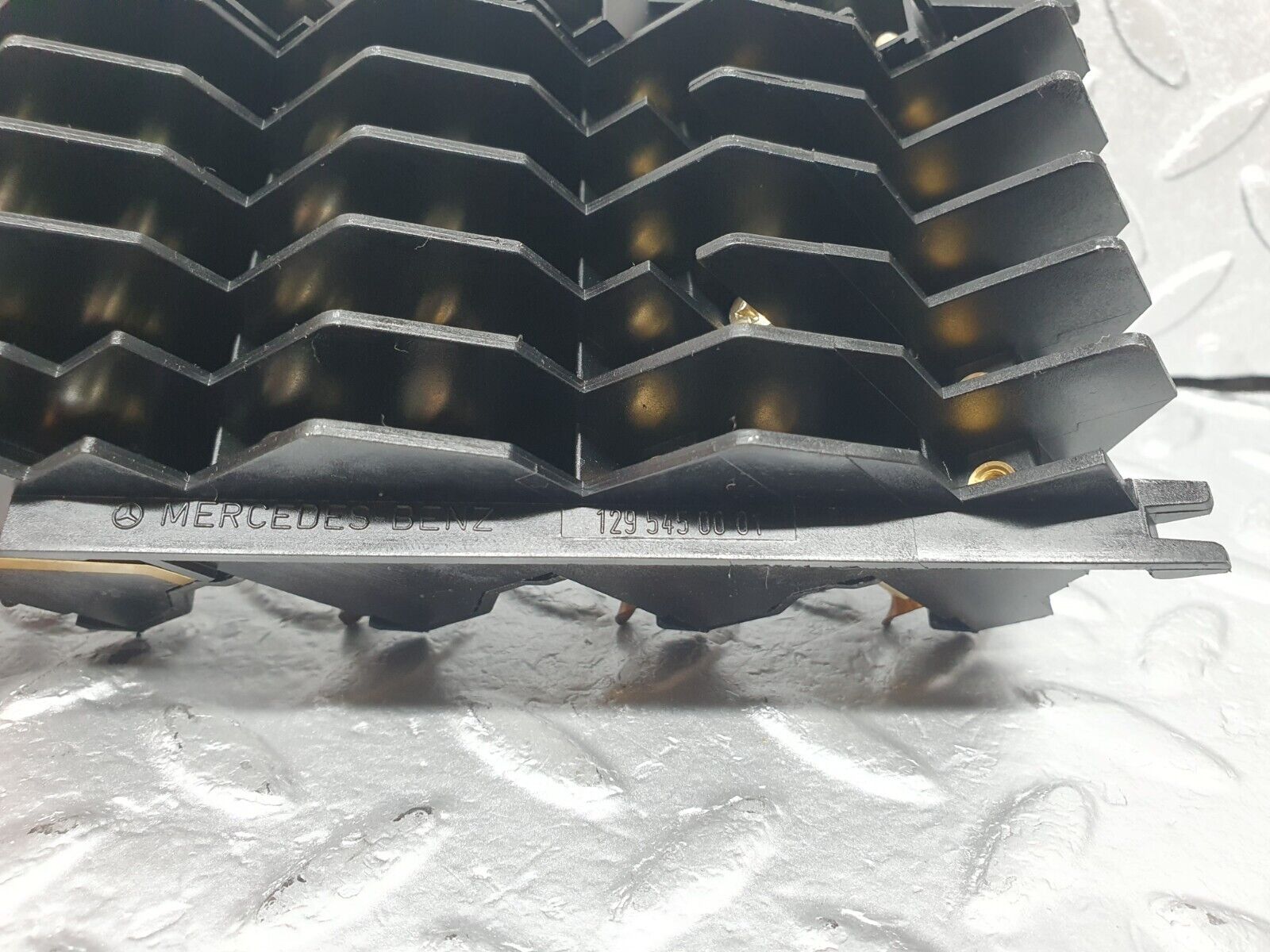 42473 Mercedes-Benz R129 320SL Coupe Fuse Box 1295450001