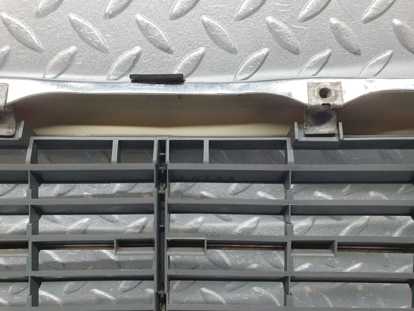 41801 Mercedes-Benz W202 C200 Bonnet Grill Chrome 2028880323