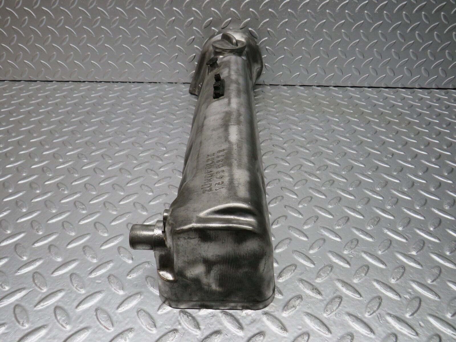 32963 Mercedes-Benz C107 R107 450 Cylinder Head Valve Cover Right 1160163305