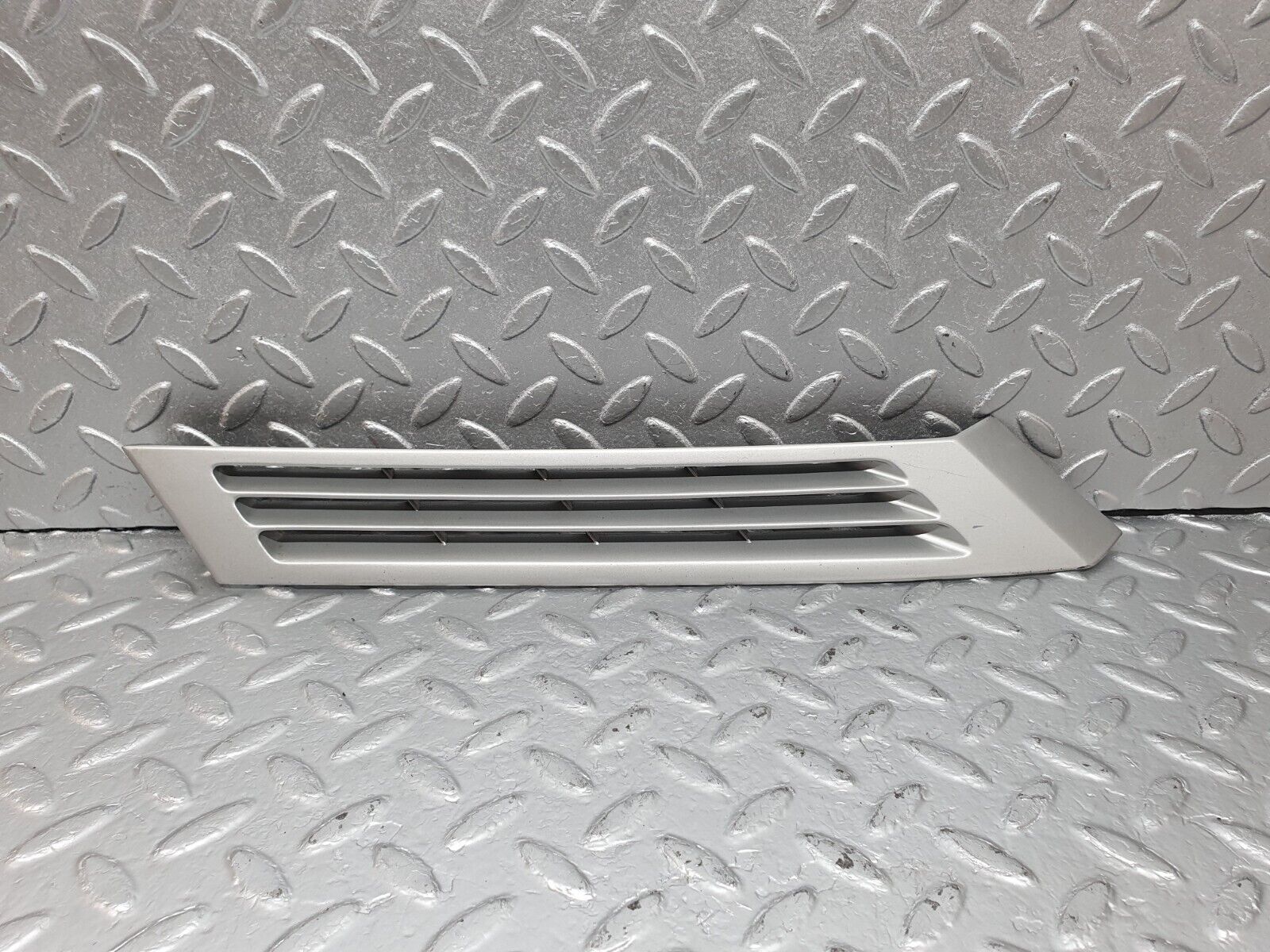 42740 Mercedes-Benz W201 190 2.0L C Pillar Exterior Cover Left Side 2016980189