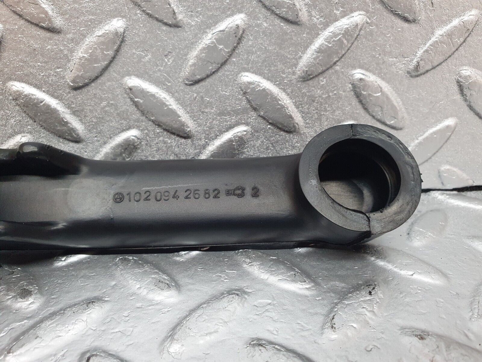 43998 Mercedes-Benz C123 230CE Coupe Crankcase Breather Pipe 1020942682