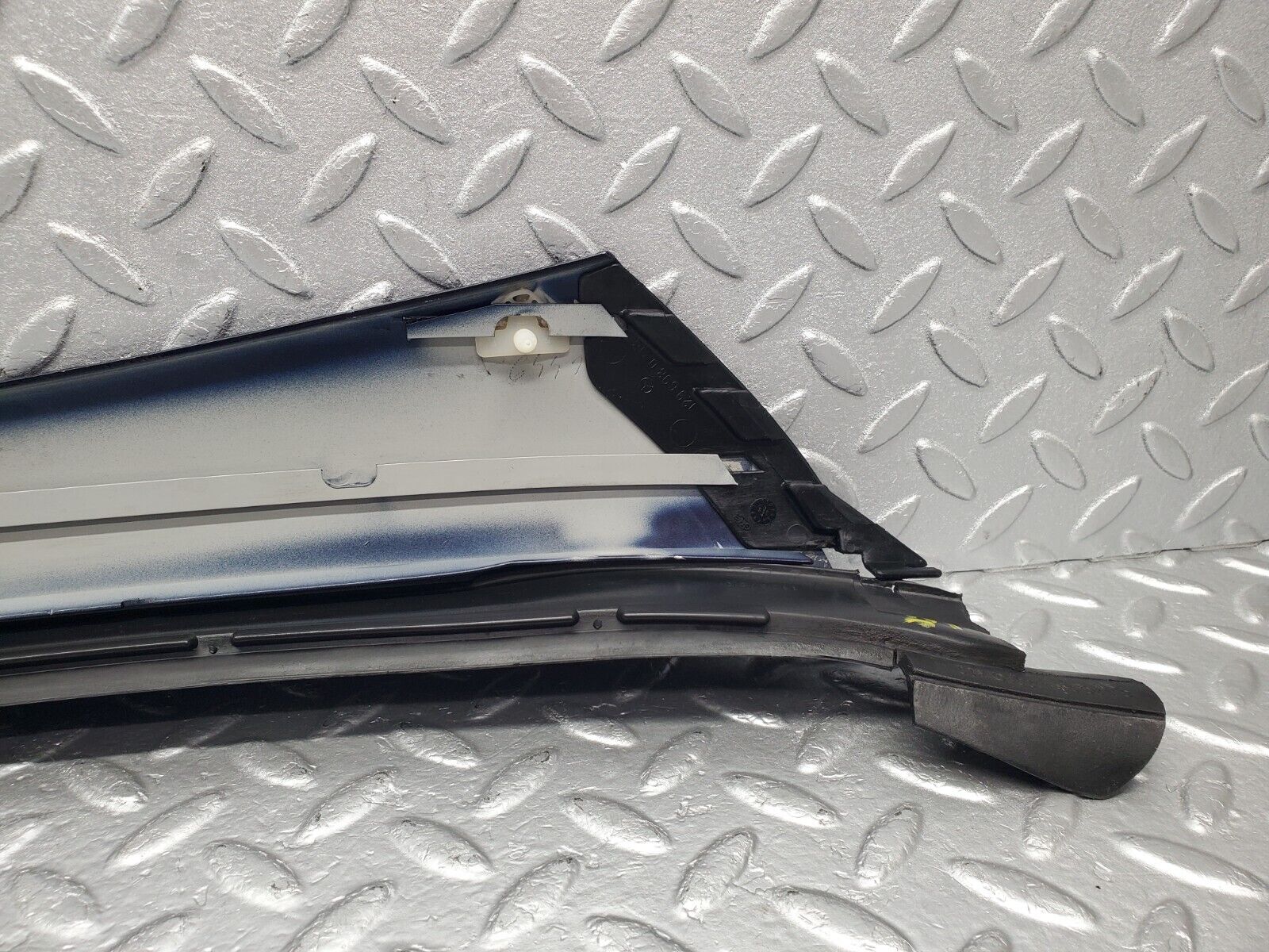 46757 Mercedes-Benz R129 320SL Coupe A Pillar Exterior Trim Right 1296980218 1296980198