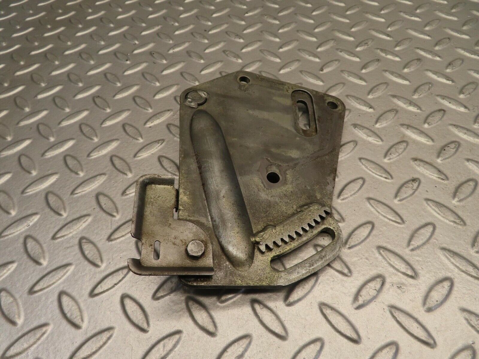 11756 Mercedes-Benz R107 450SL Power Steering Pump Bracket