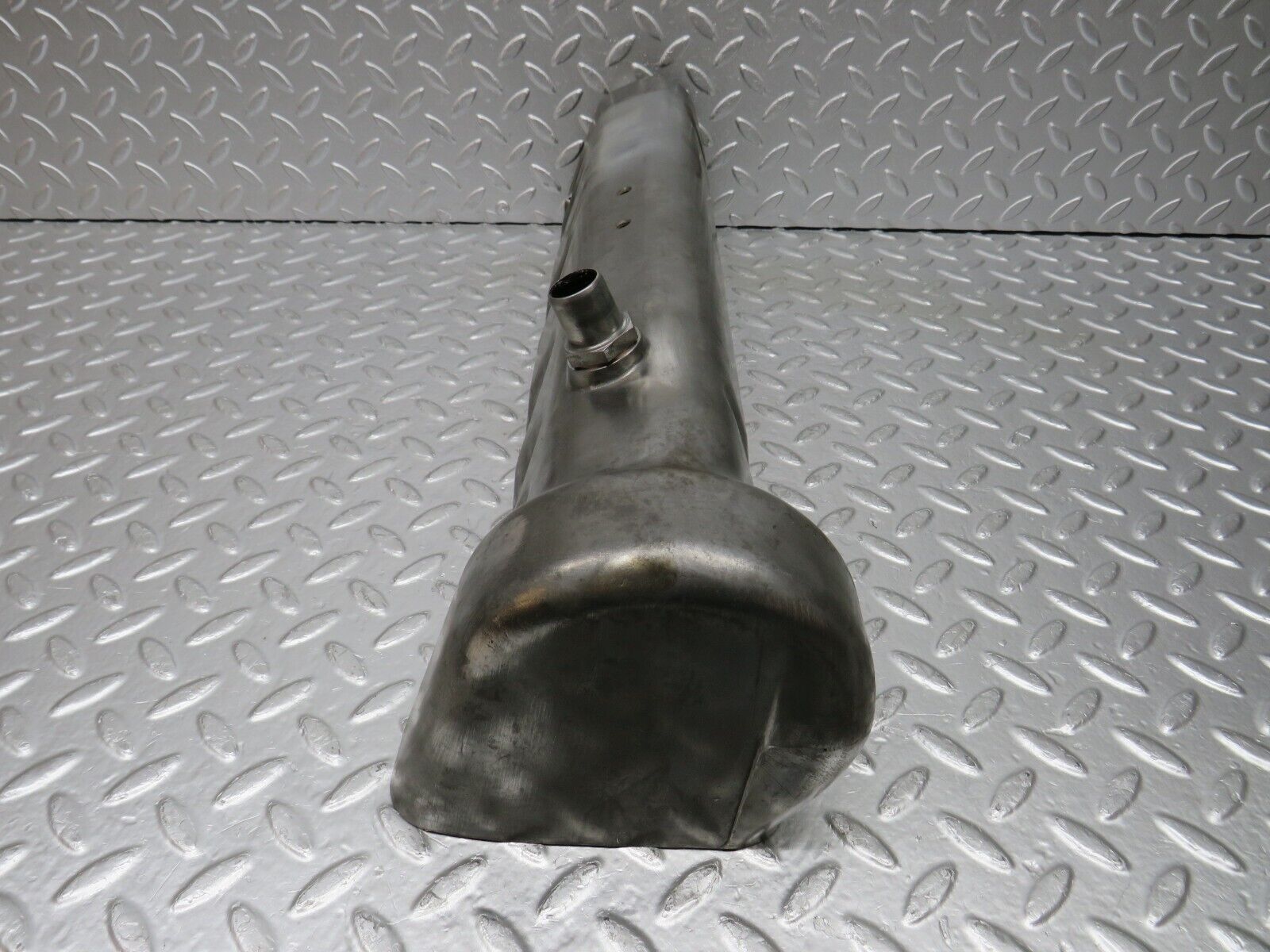 32980 Mercedes-Benz C107 R107 350 V8 Cylinder Head Valve Cover Left 1160161805