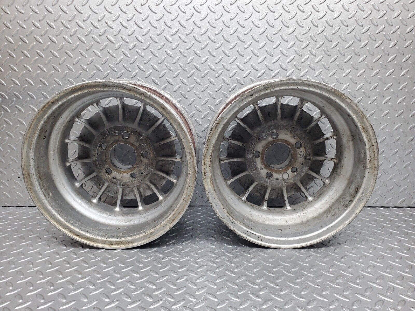 44556 Mercedes-Benz W123 Alloy Wheel Set Mexican Hat 6Jx14H2 ET30 1264001902