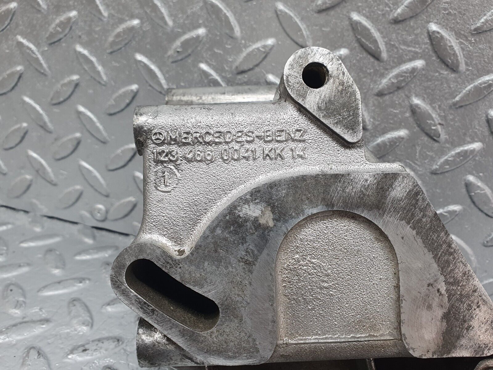 44016 Mercedes-Benz C123 230CE Coupe Power Steering Pump Bracket 1234660041