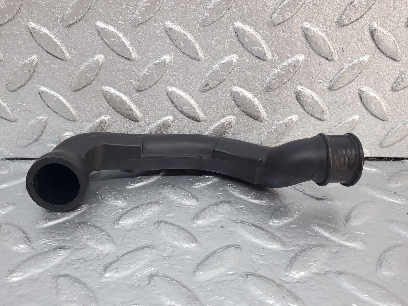 45377 Mercedes-Benz 280E M110.983 Air Intake Pipe 1100945282