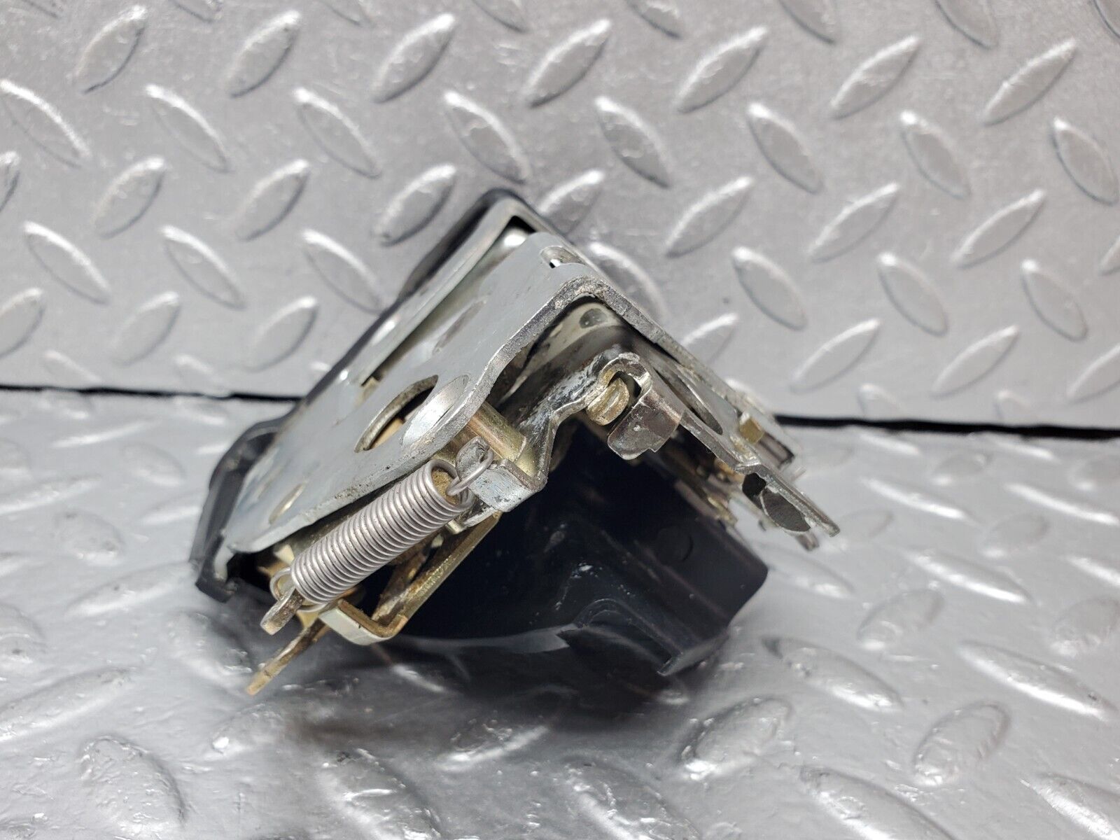 45623 Mercedes-Benz W126 420SE Rear Left Door Lock Mechanism 1237230108