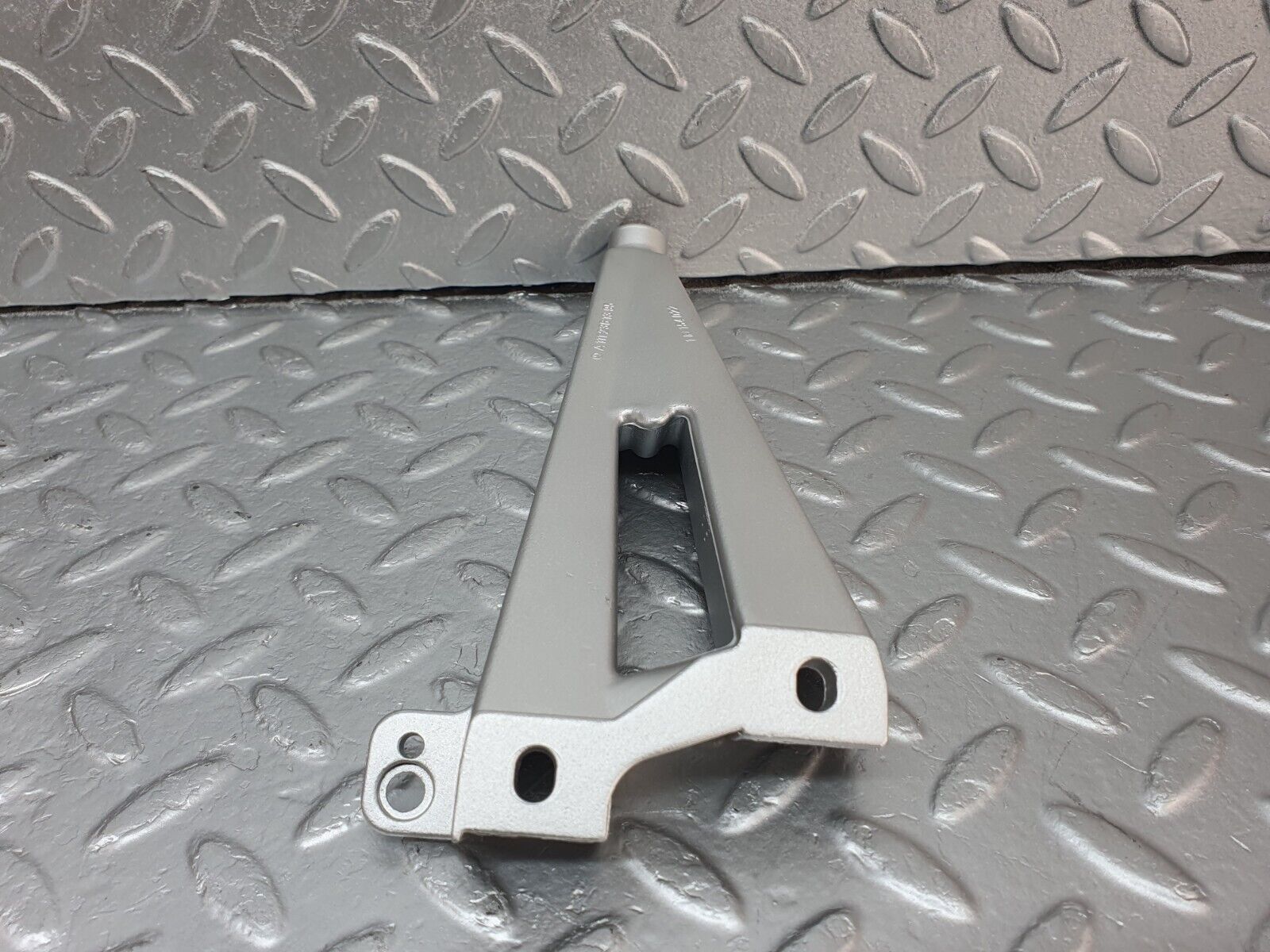 41893 Mercedes-Benz W202 C200 Power Steering Pump Bracket 1112361395