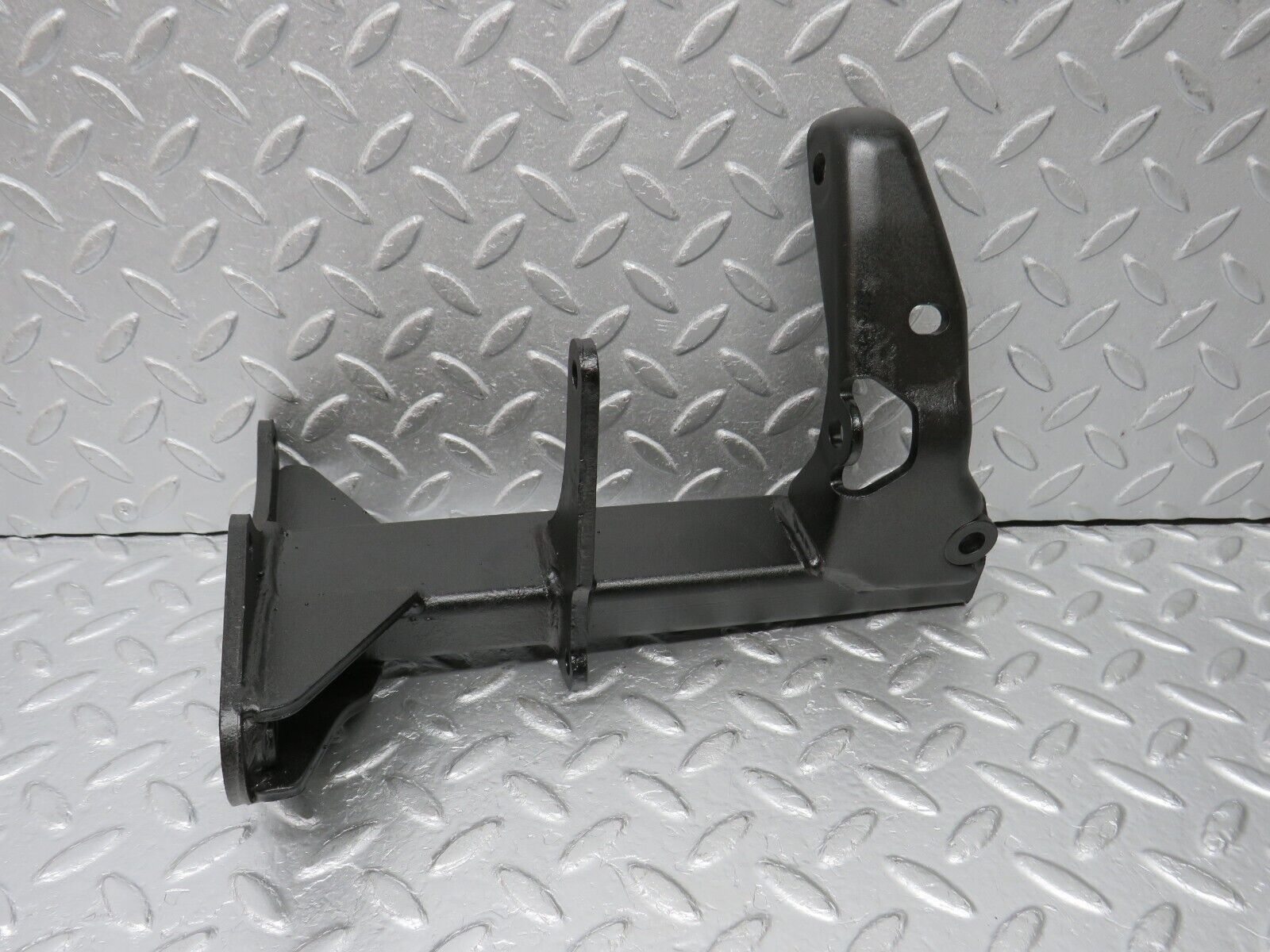 39290 Mercedes-Benz R107 500SL Air Condition Compressor Mount Bracket