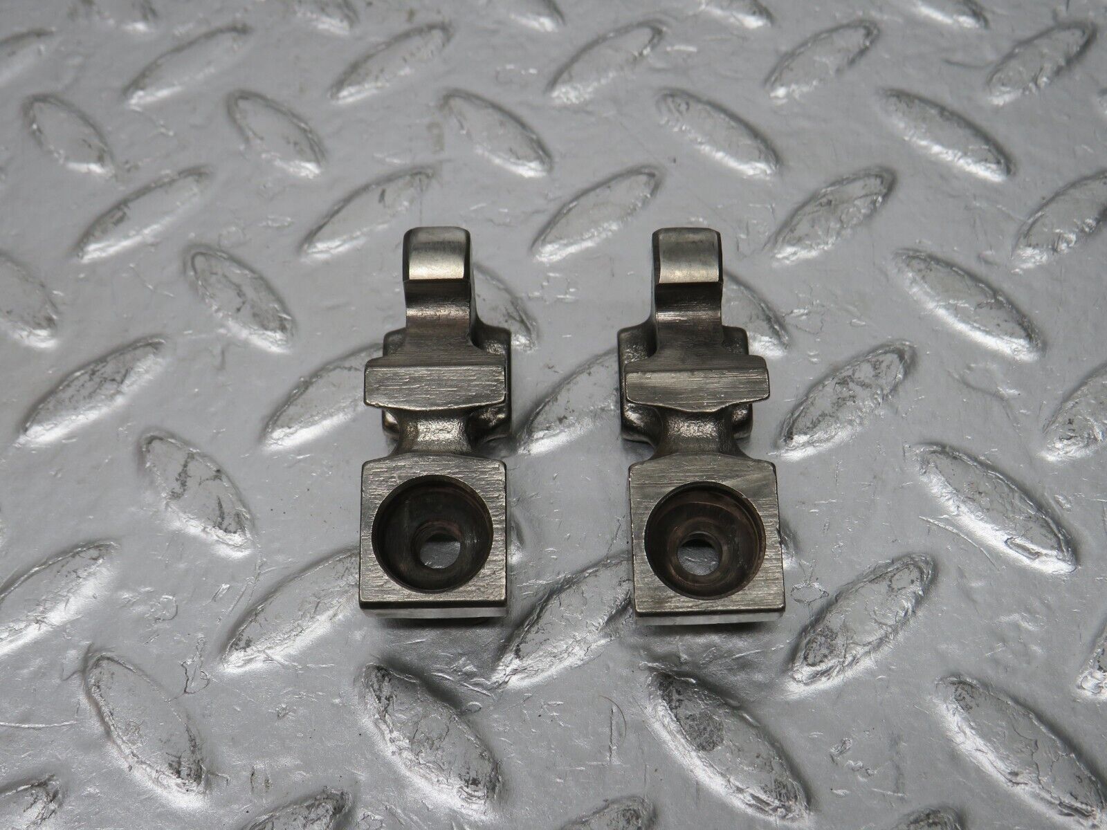 33009 Mercedes-Benz C107 R107 350 V8 Valve Rocker Arm With Spring & Tappet