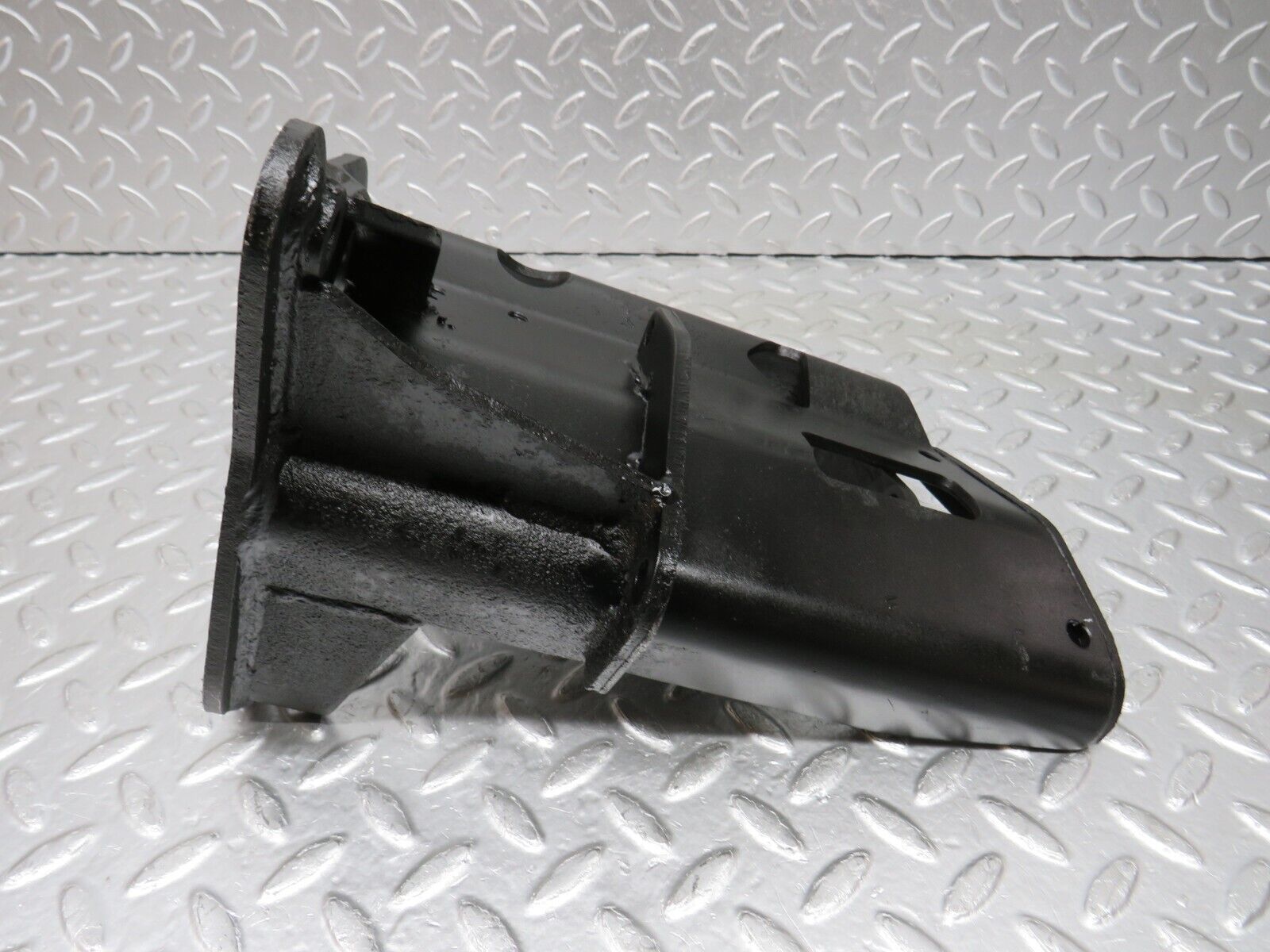 32979 Mercedes-Benz C107 R107 350 V8 Air Condition Compressor Mount Bracket