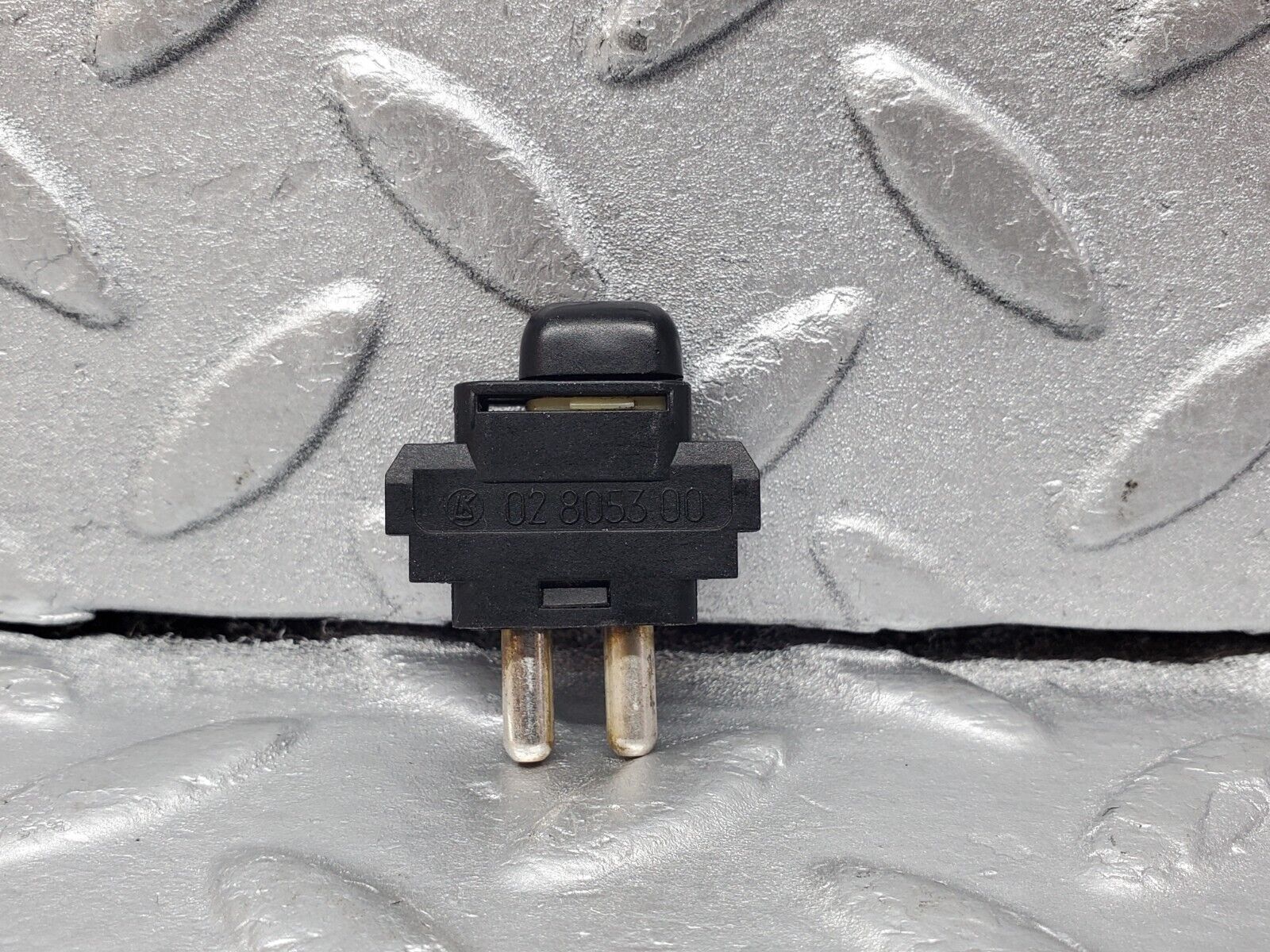 45654 Mercedes-Benz W126 420SE Child Lock Control Switch 1248204910