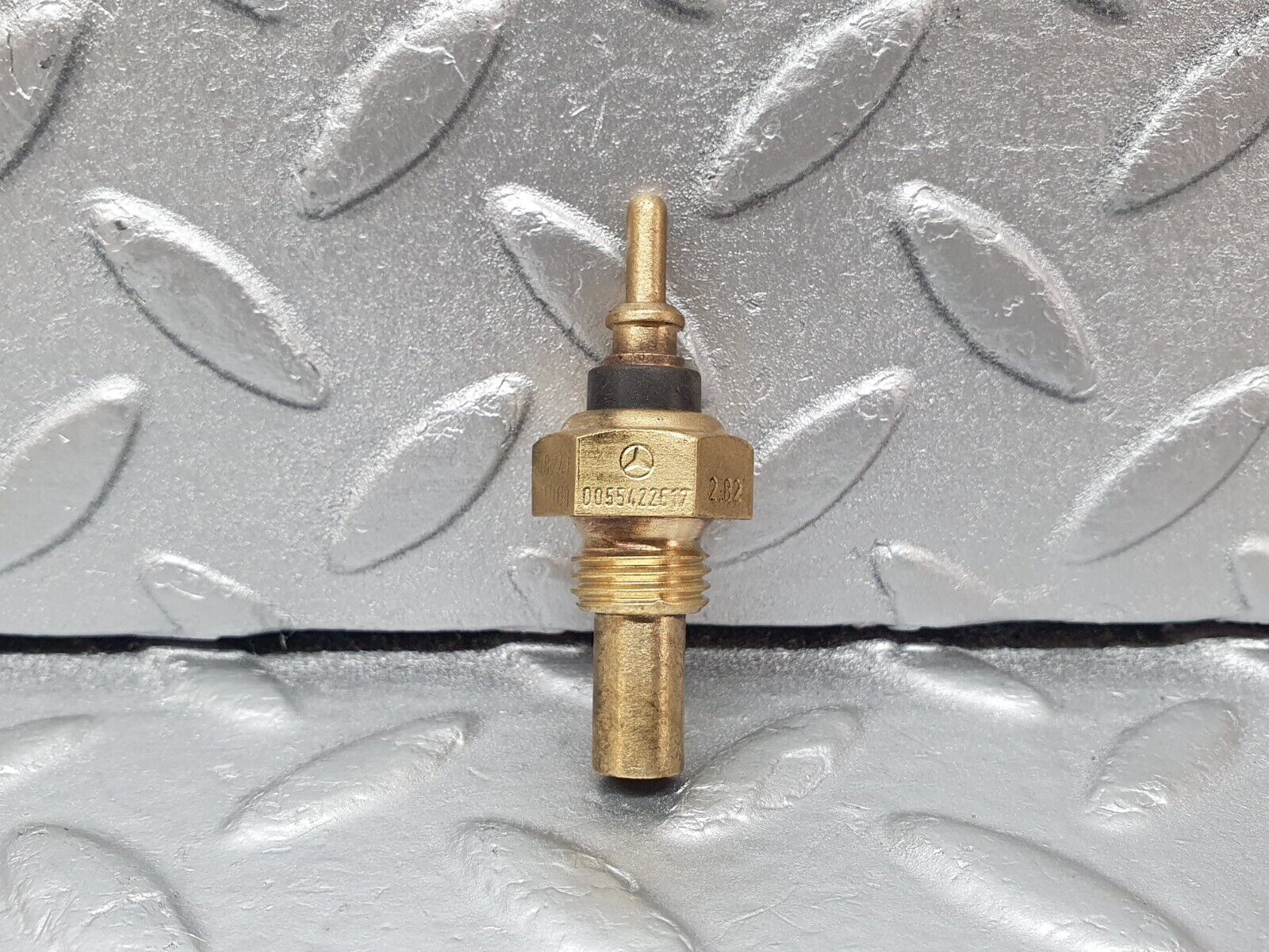 43662 Mercedes-Benz C126 380SEC Coupe Coolant Temperature Sensor Beru 0824121001