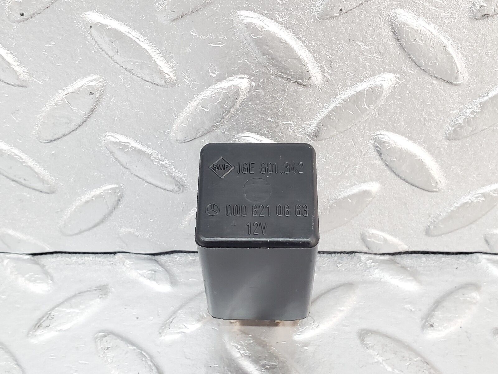 44357 Mercedes-Benz W123 280E Intermittent Wiper Relay 0008210863