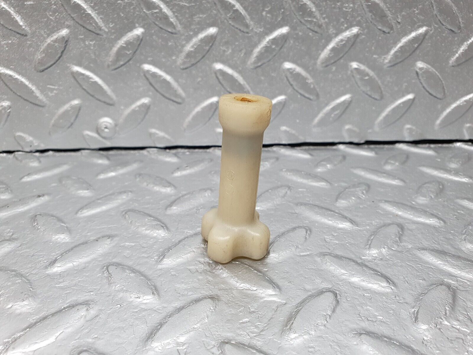 41677 Mercedes-Benz W124 200E Windscreen Washer Reservoir Holder 2018690028