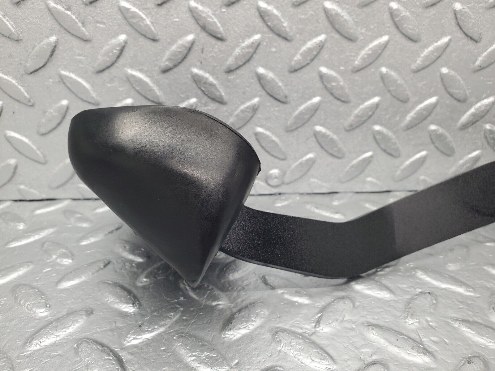 46563 Mercedes-Benz C123 280CE Coupe Brake Pedal With Rubber 1232910082