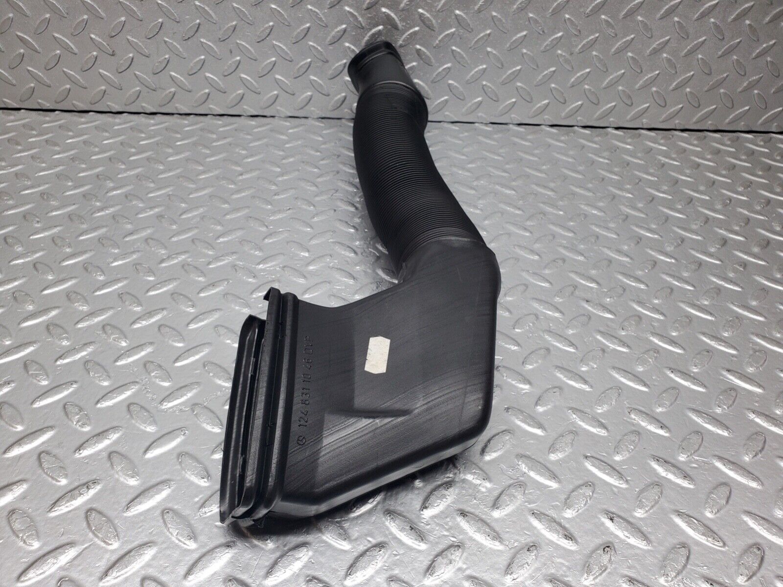 44585 Mercedes-Benz W124 220E Heater Pipe Air Pipe Right Side 1248320088