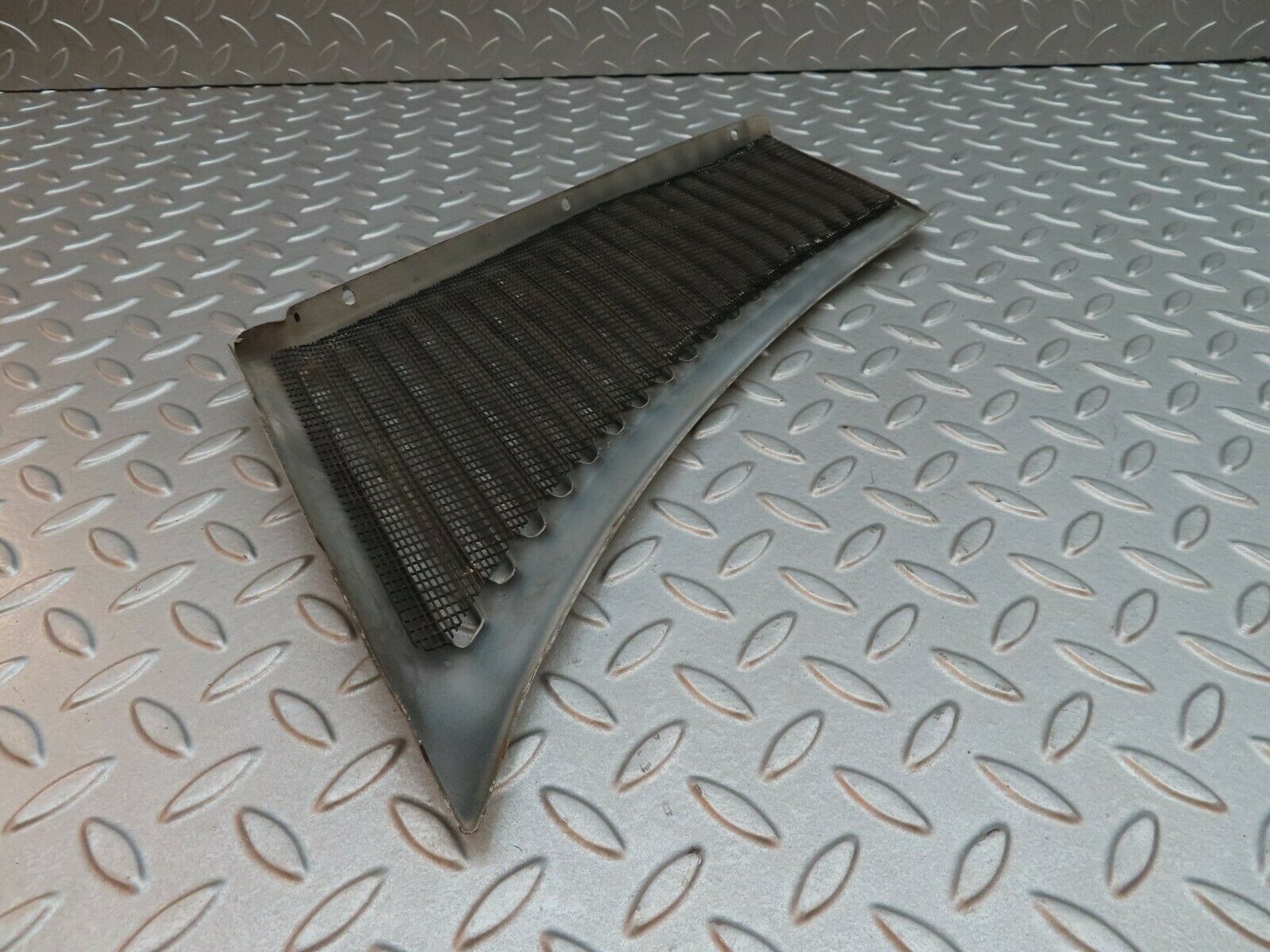 4983 Mercedes-Benz R107 350SL Air Intake Grill Right Side