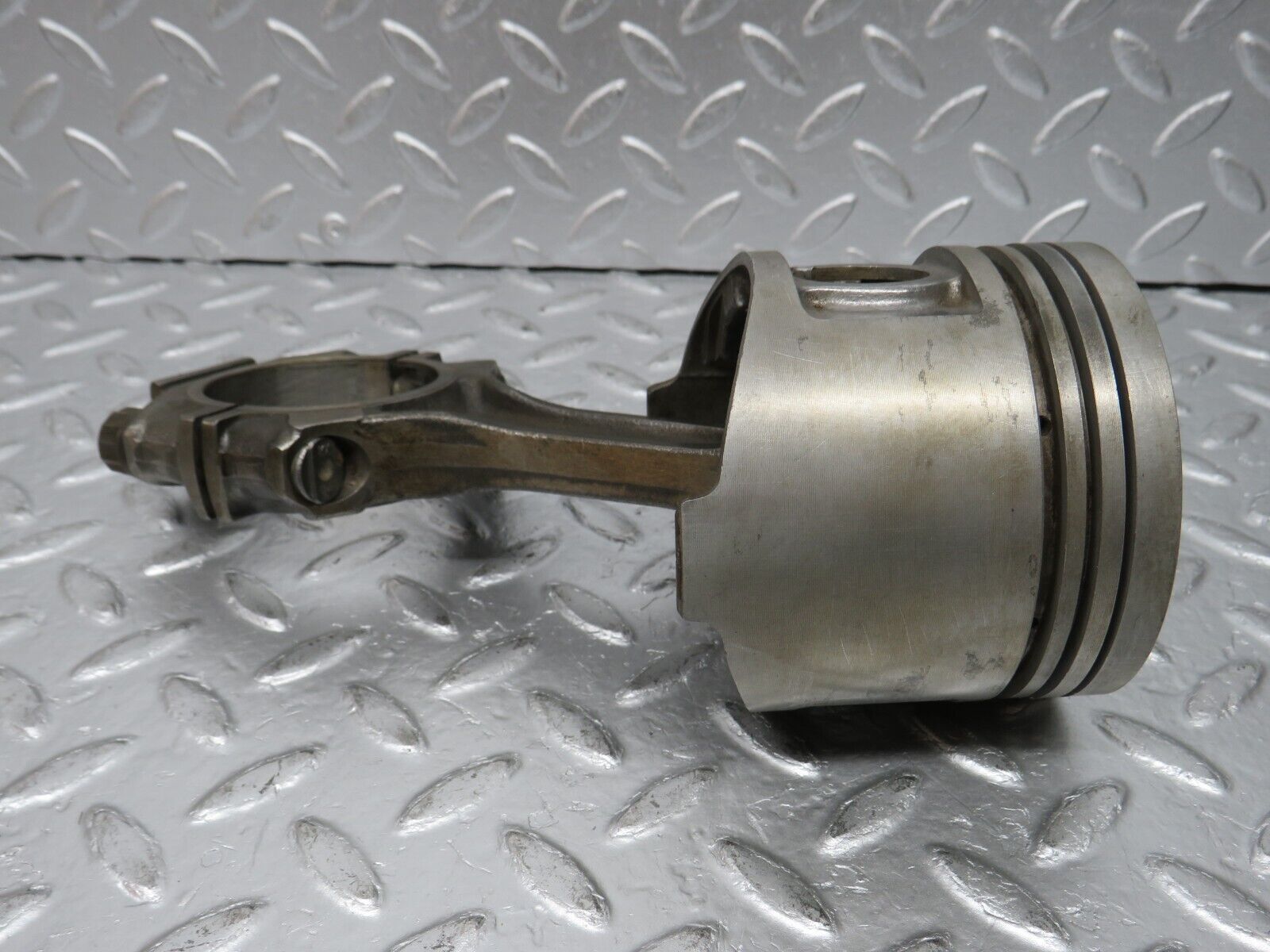32774 Mercedes-Benz C107 R107 350 V8 Piston With Connecting Rod 92mm 11607