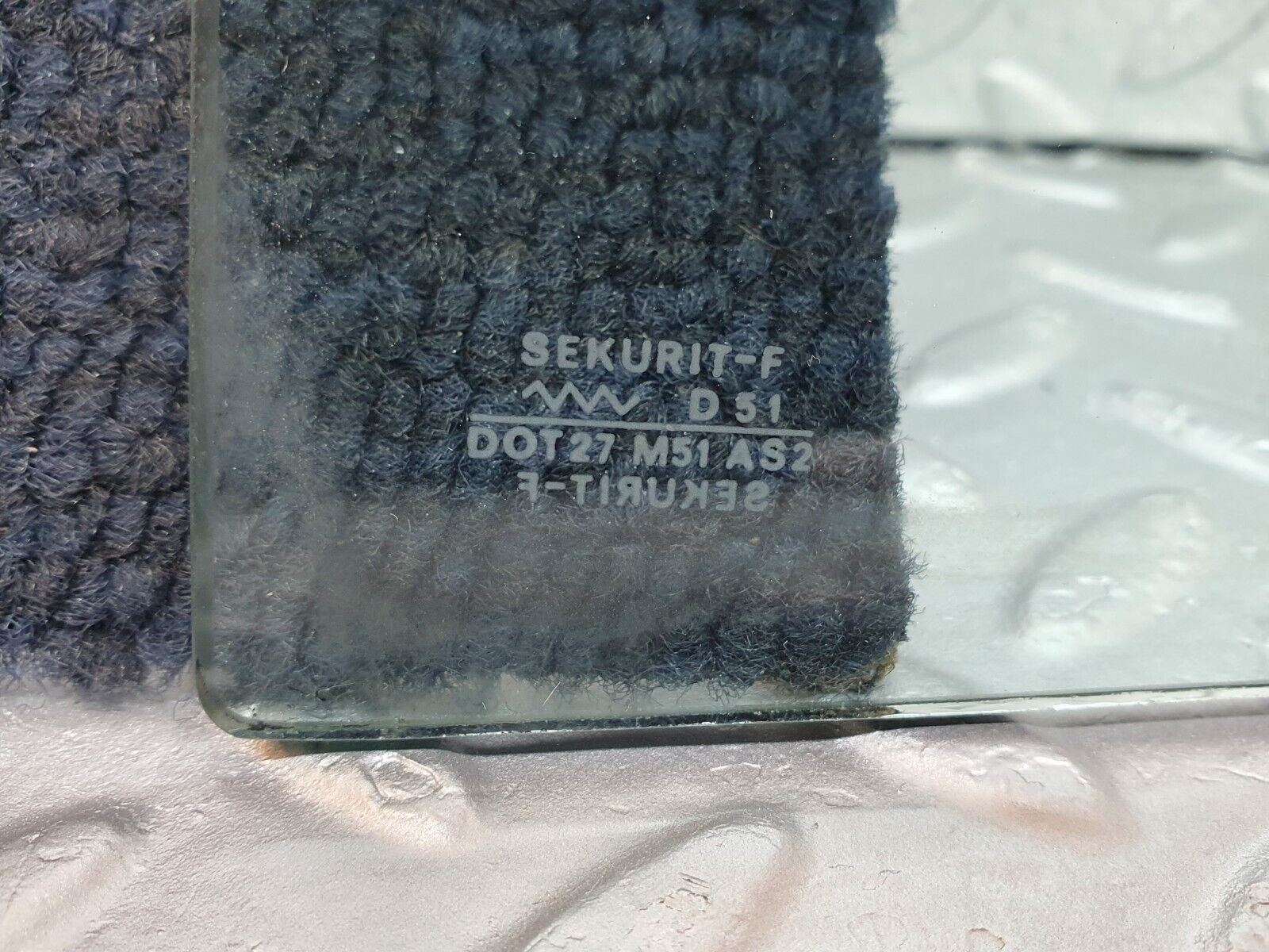 43060 Mercedes-Benz R107 Hardtop Quarter Window Glass Right Side