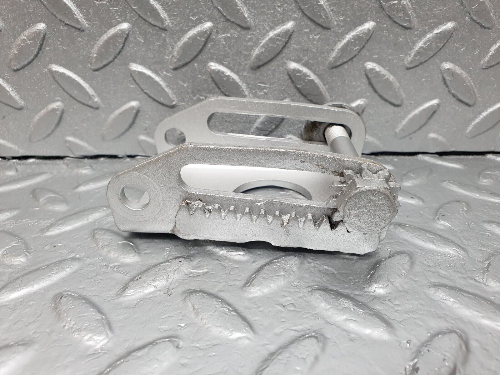 43102 Mercedes-Benz S123 200T Wagon Alternator Holder Bracket