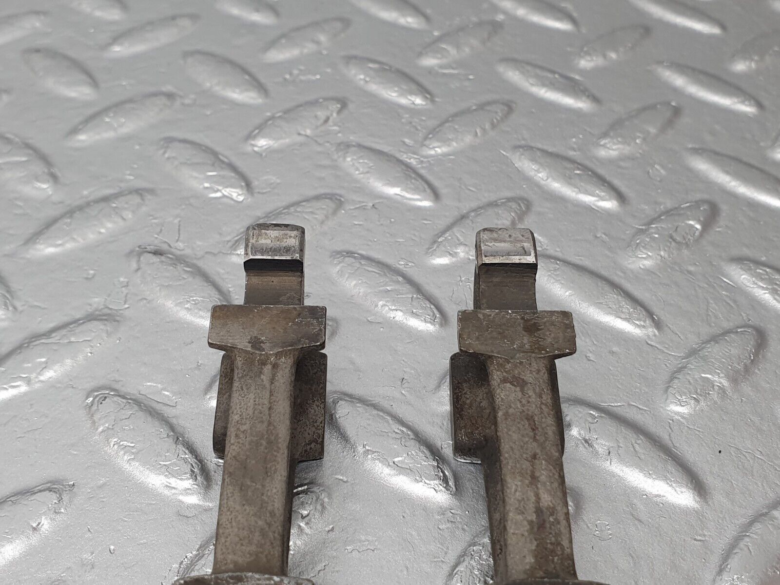 43360 Mercedes-Benz W108 280SE Valve Rocker Arm With Retaining Spring