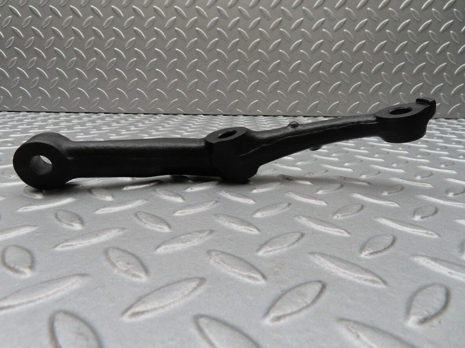 3928 Mercedes-Benz S123 200T Wagon Steering Arm Right