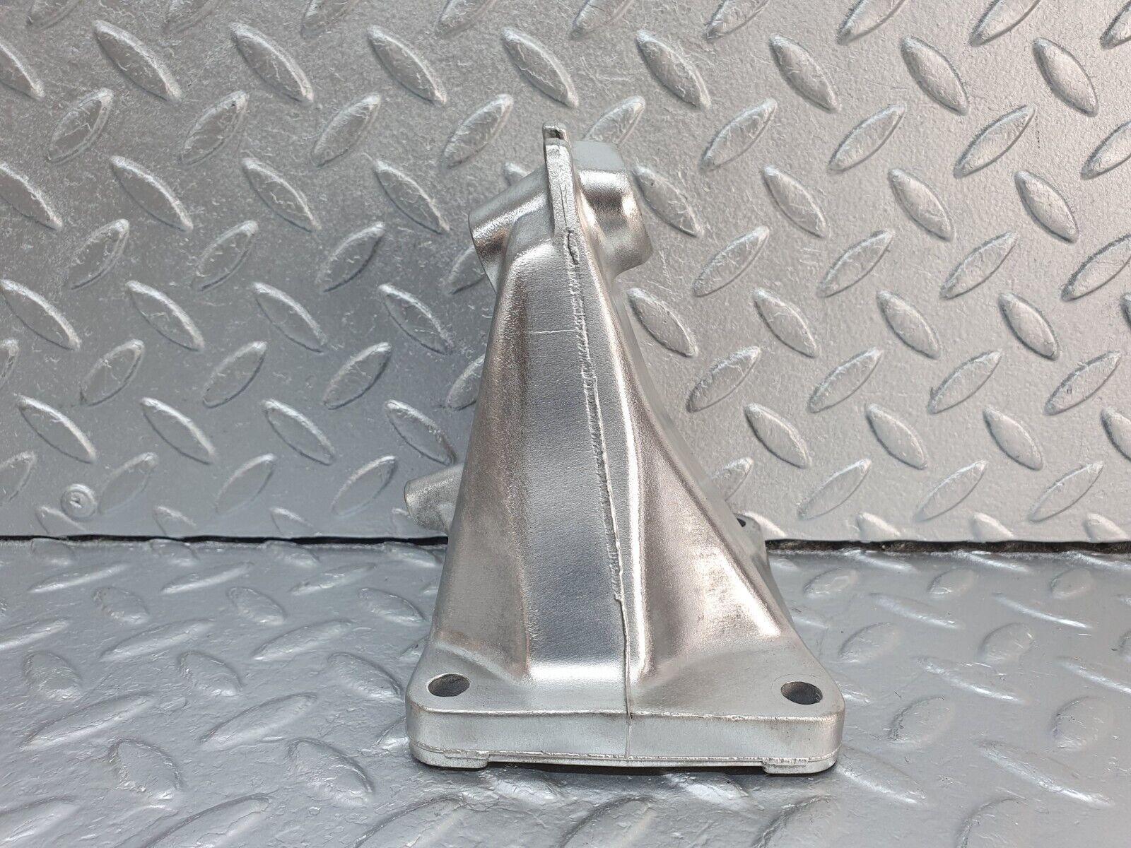 41888 Mercedes-Benz W202 C200 Engine Mount Bracket Right Side 6042230004