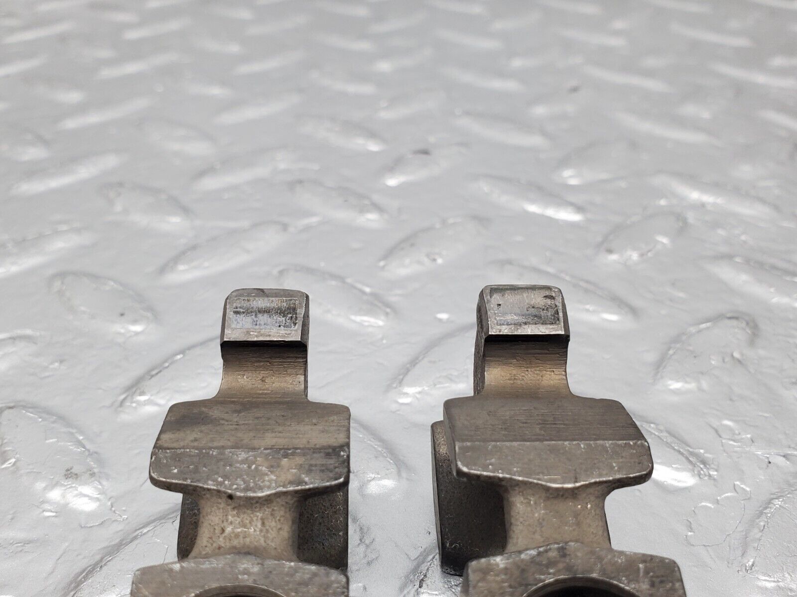 45481 Mercedes-Benz 280E M110.988 Valve Rocker Arm With Retaining Spring