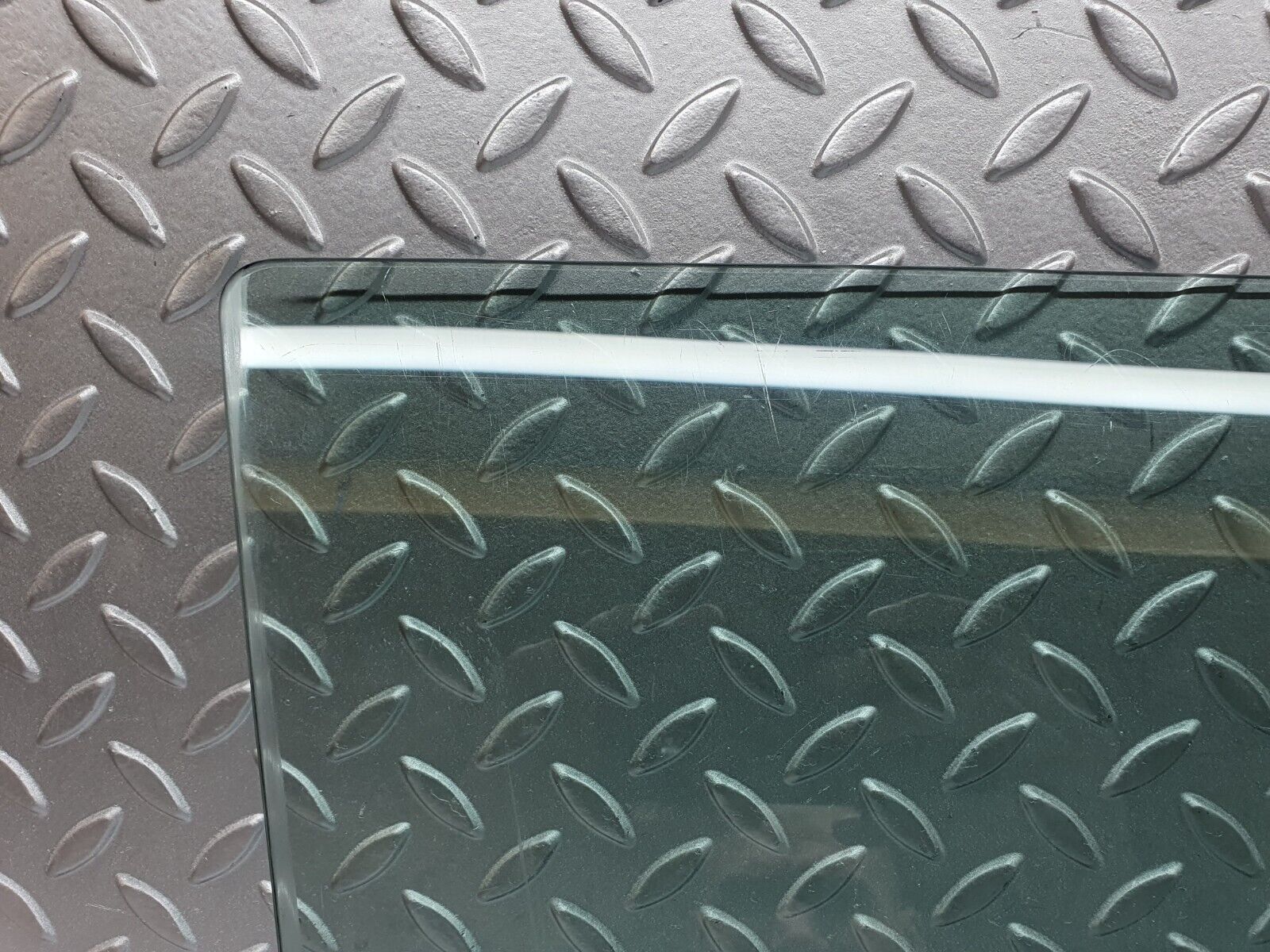 42868 Mercedes-Benz W201 190 2.0L Front Right Door Window Glass