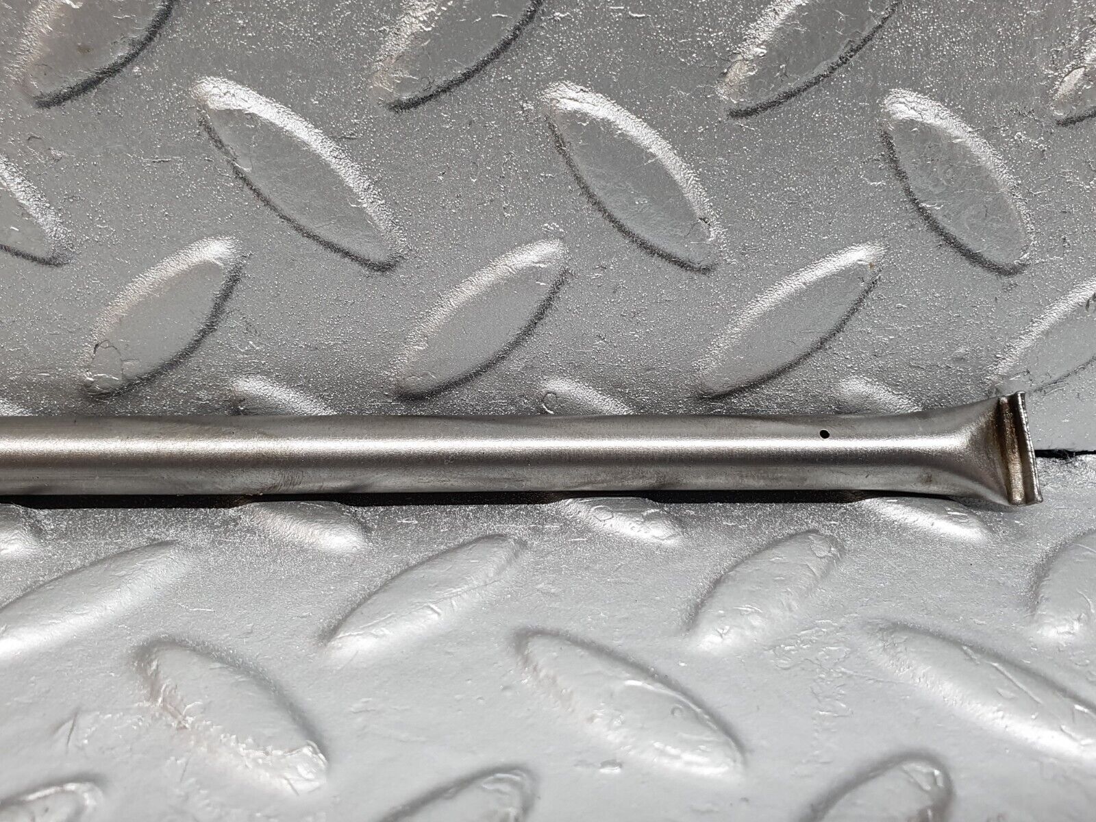 43072 Mercedes-Benz W123 Camshaft Oil Tube