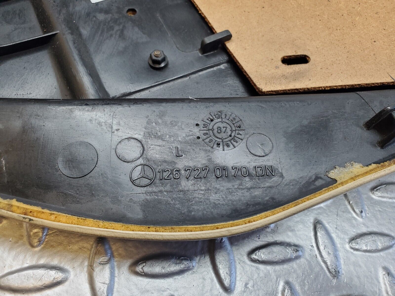 45719 Mercedes-Benz W126 420SE Front Left Door Card Beige 1267270170