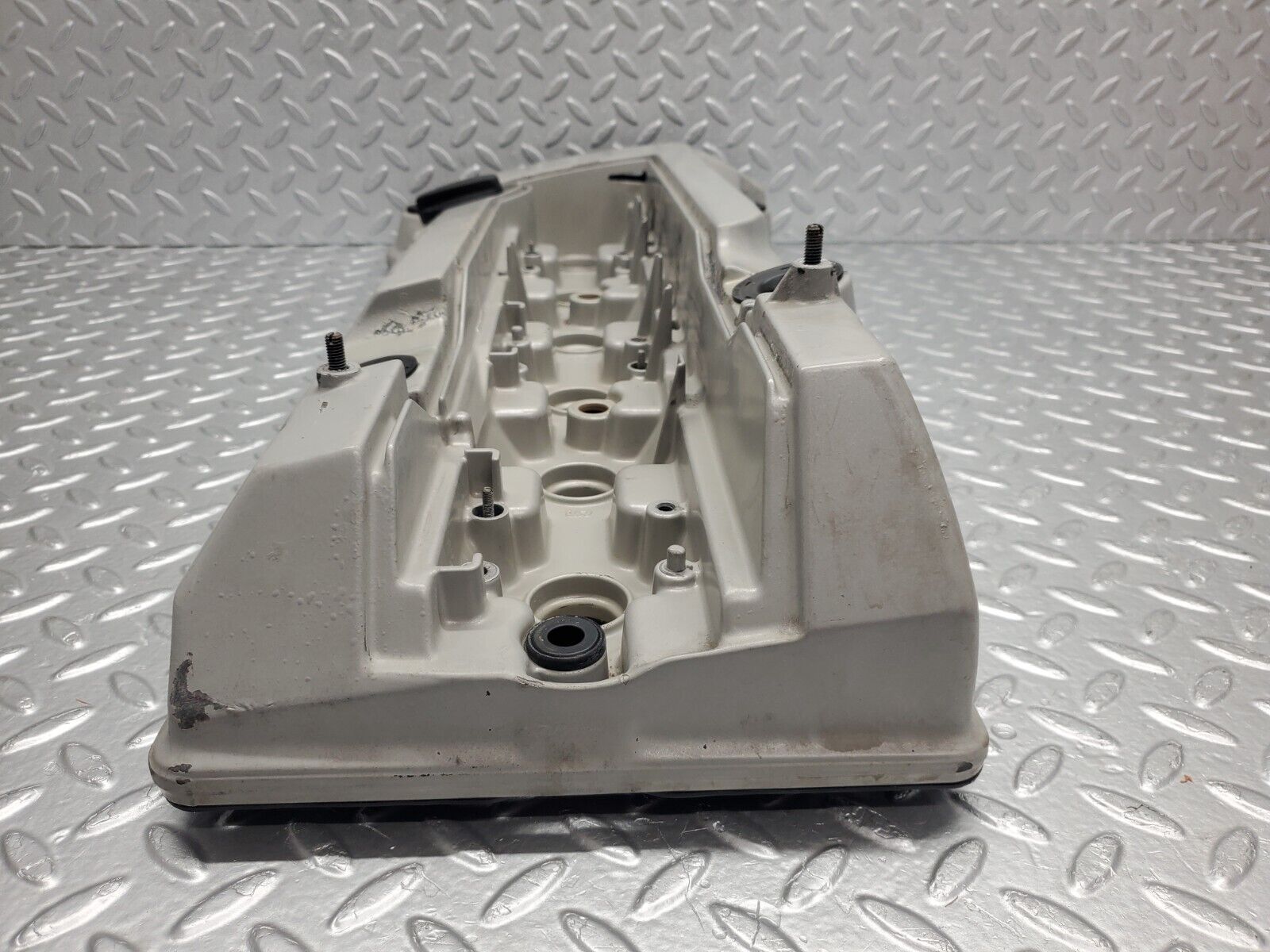 46232 Mercedes-Benz W124 280E Cylinder Head Valve Cover 1040160705