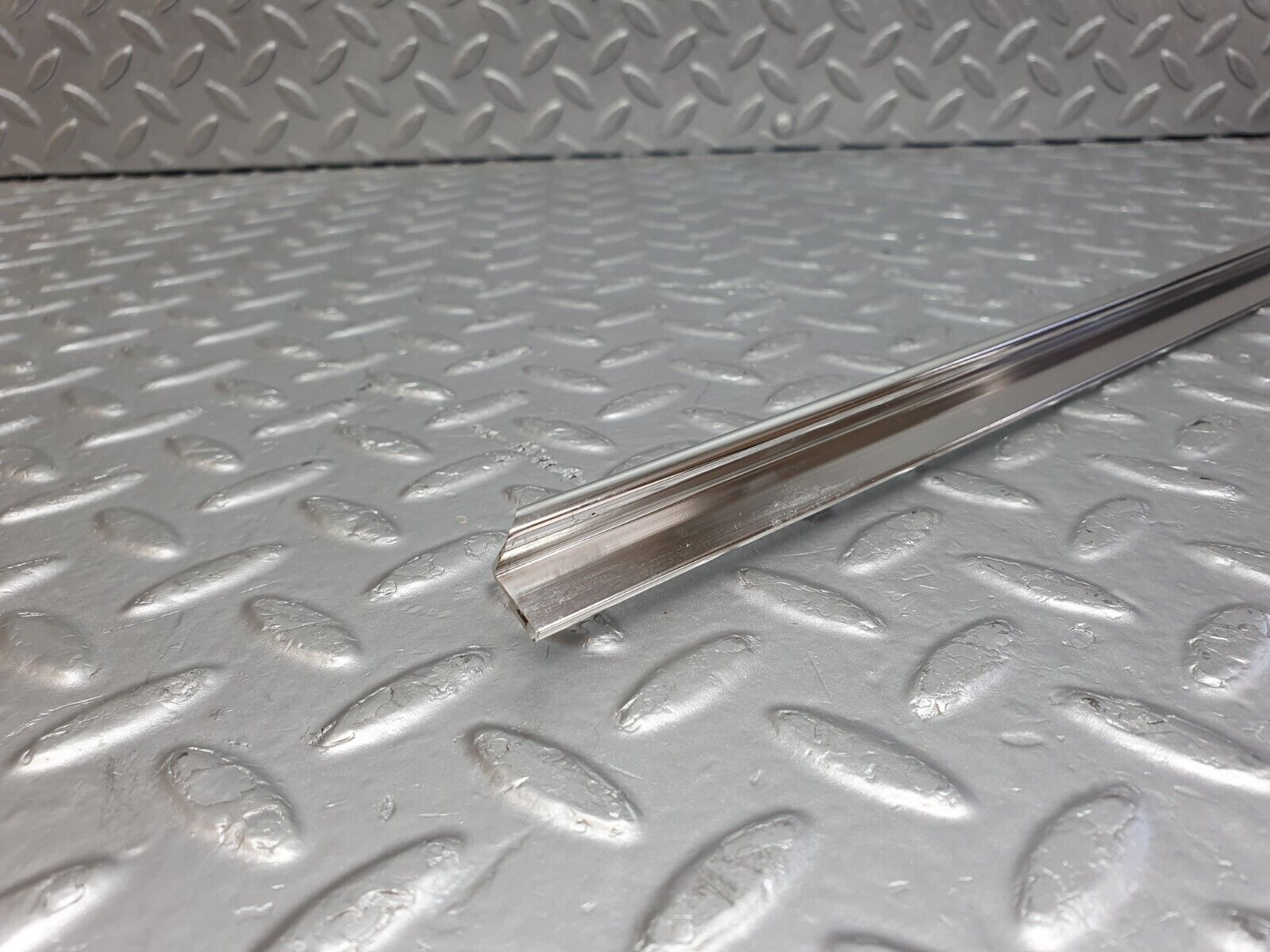 43781 Mercedes-Benz C126 380SEC Coupe Seat Belt Presenter Cover Trim Right 1266921022