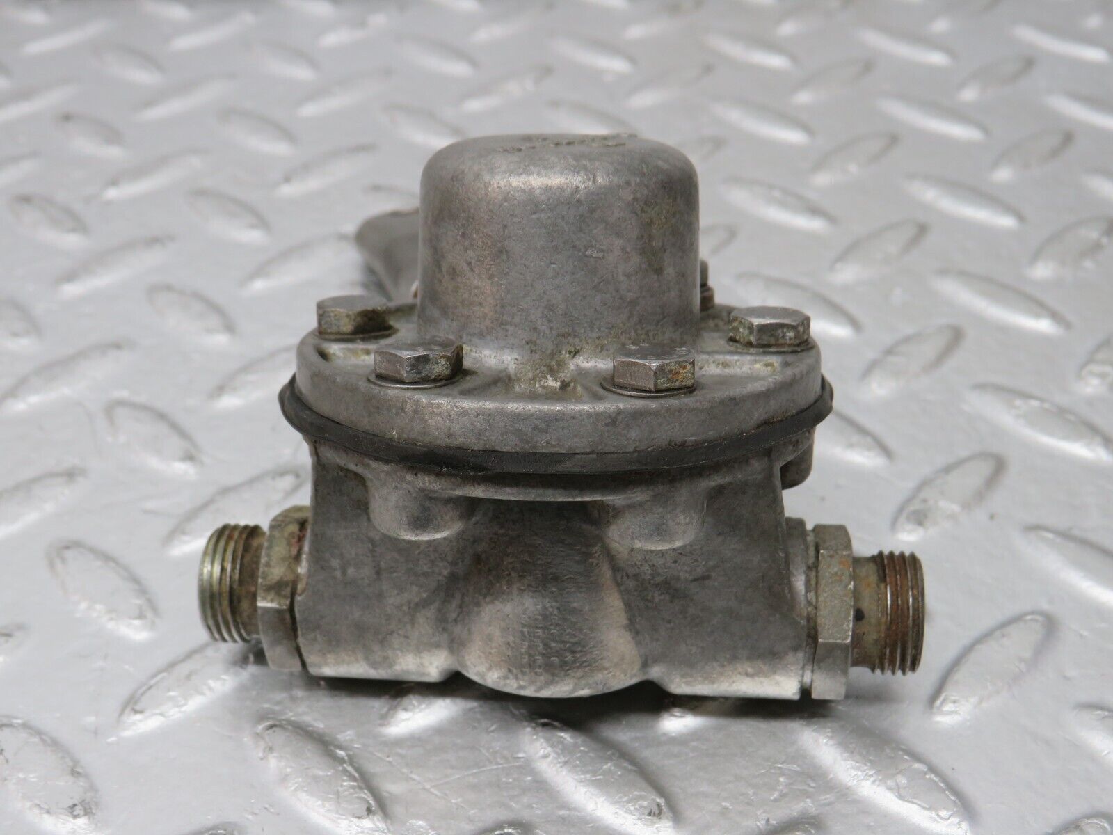 32858 Mercedes-Benz C107 R107 350 V8 Oil Pressure Damper 1161870196 1161870494